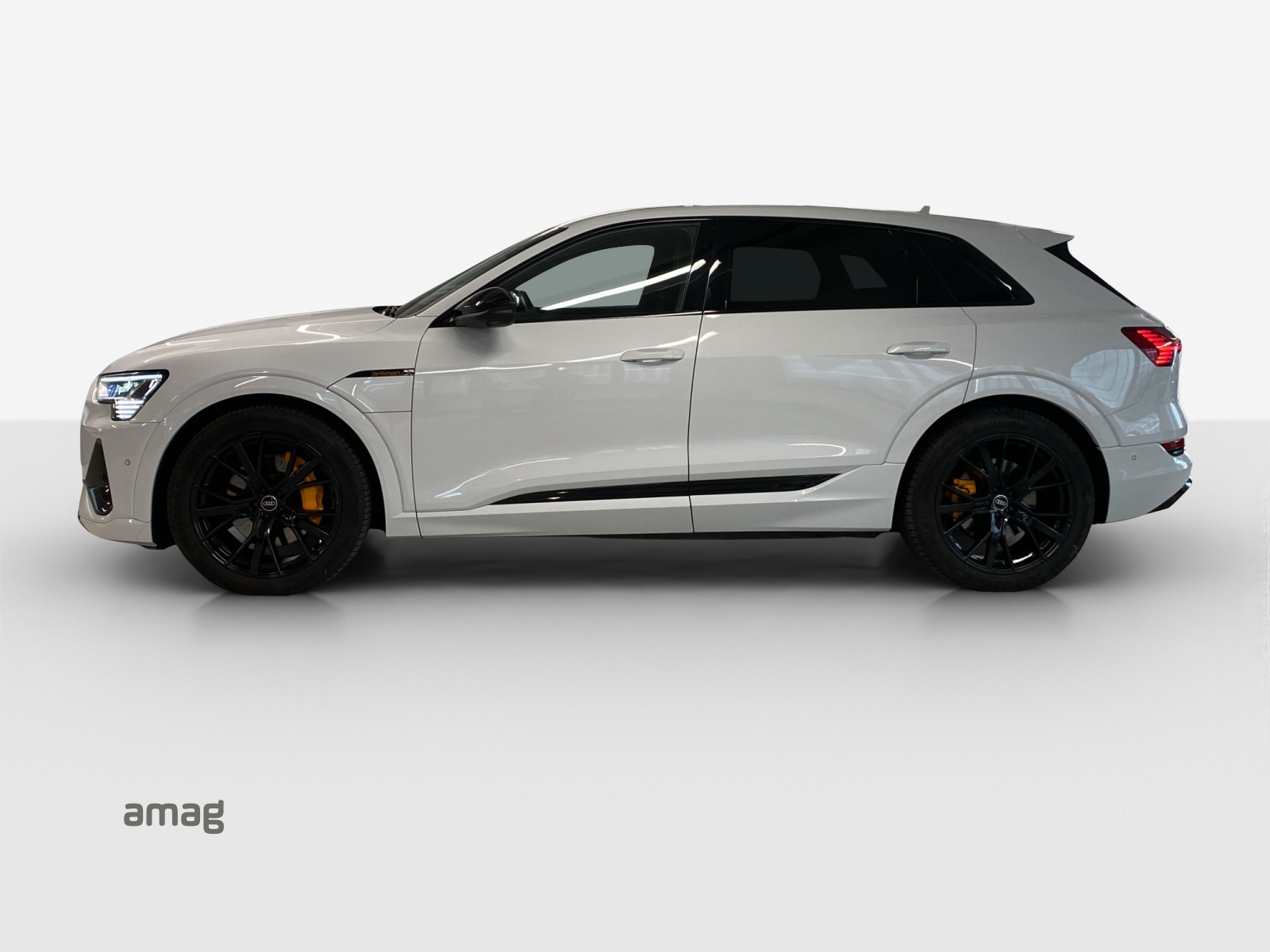 AUDI e-tron 55 S Line Black Edition quattro-image-1