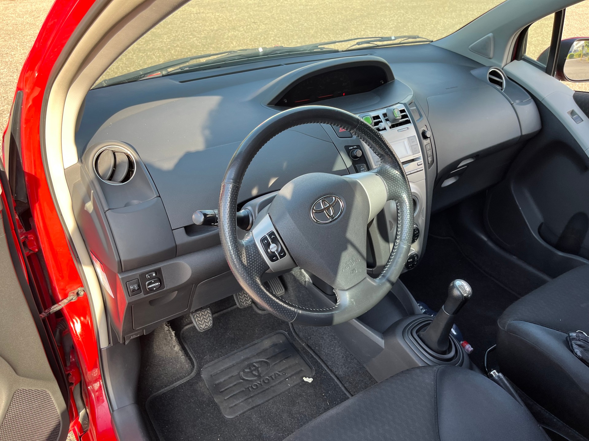 TOYOTA Yaris 1.8 TS-image-4