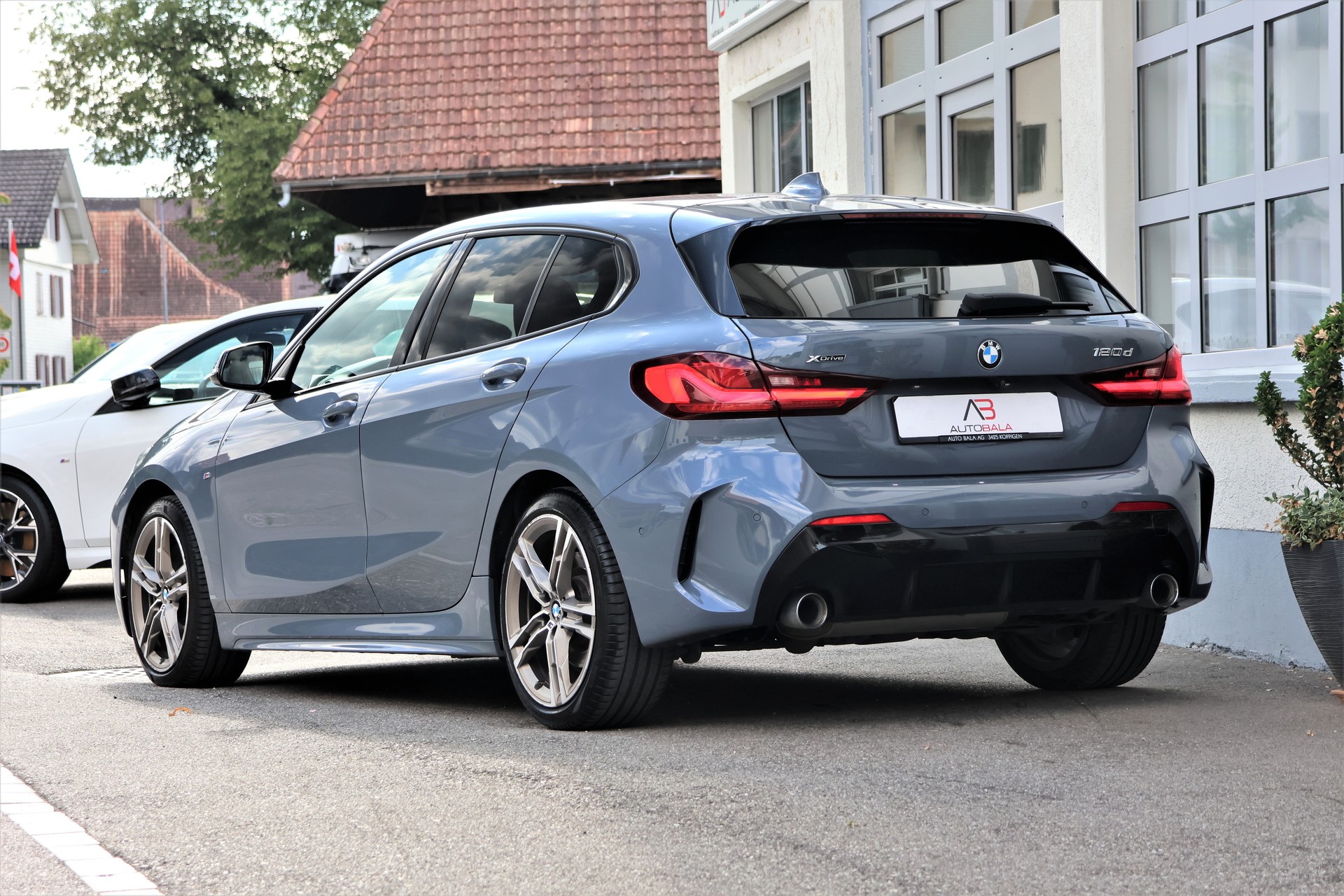 BMW 120d xDrive Steptronic M Sport (CH)-image-2