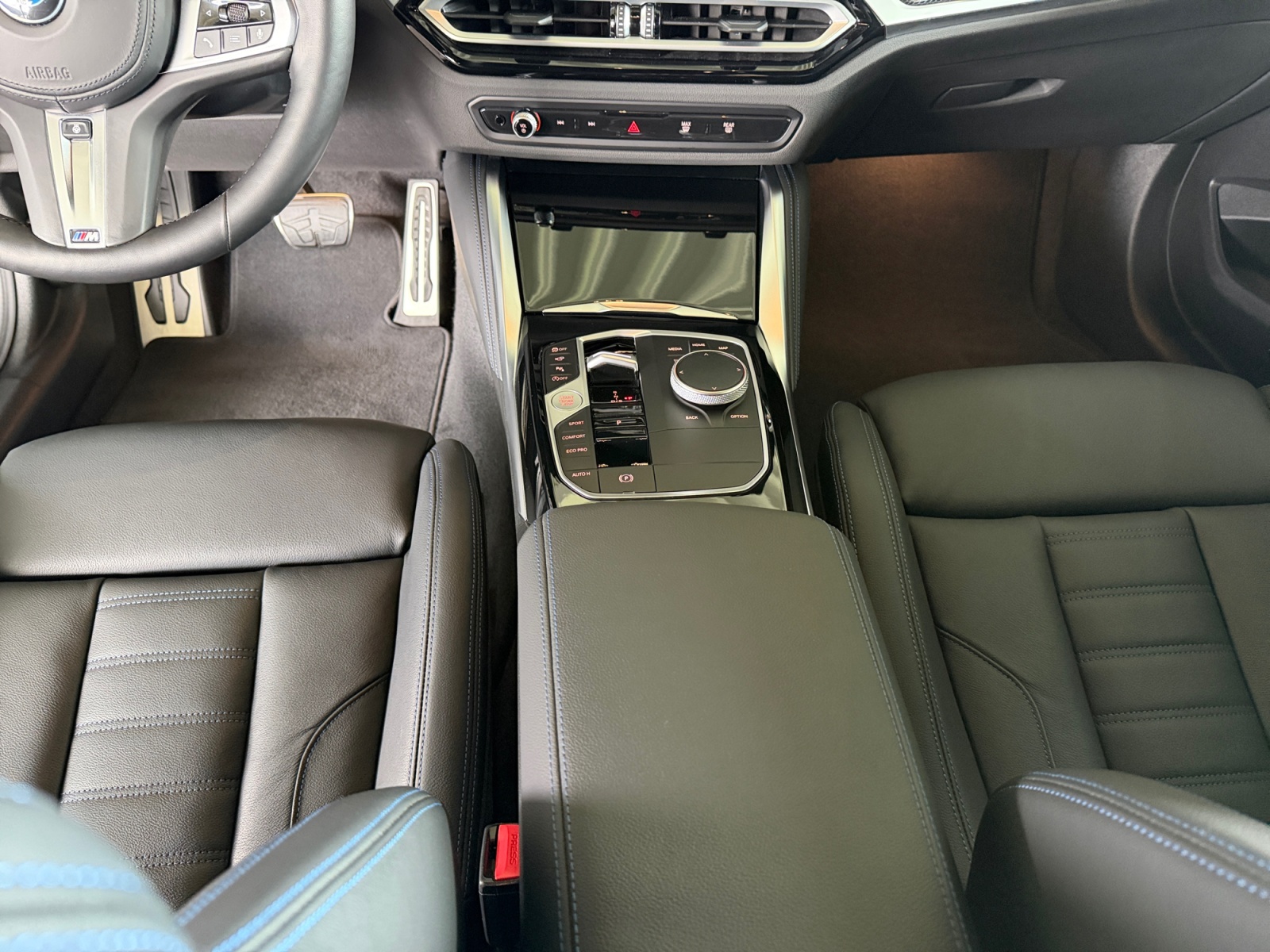 BMW M240i xDrive Coupé-image-10