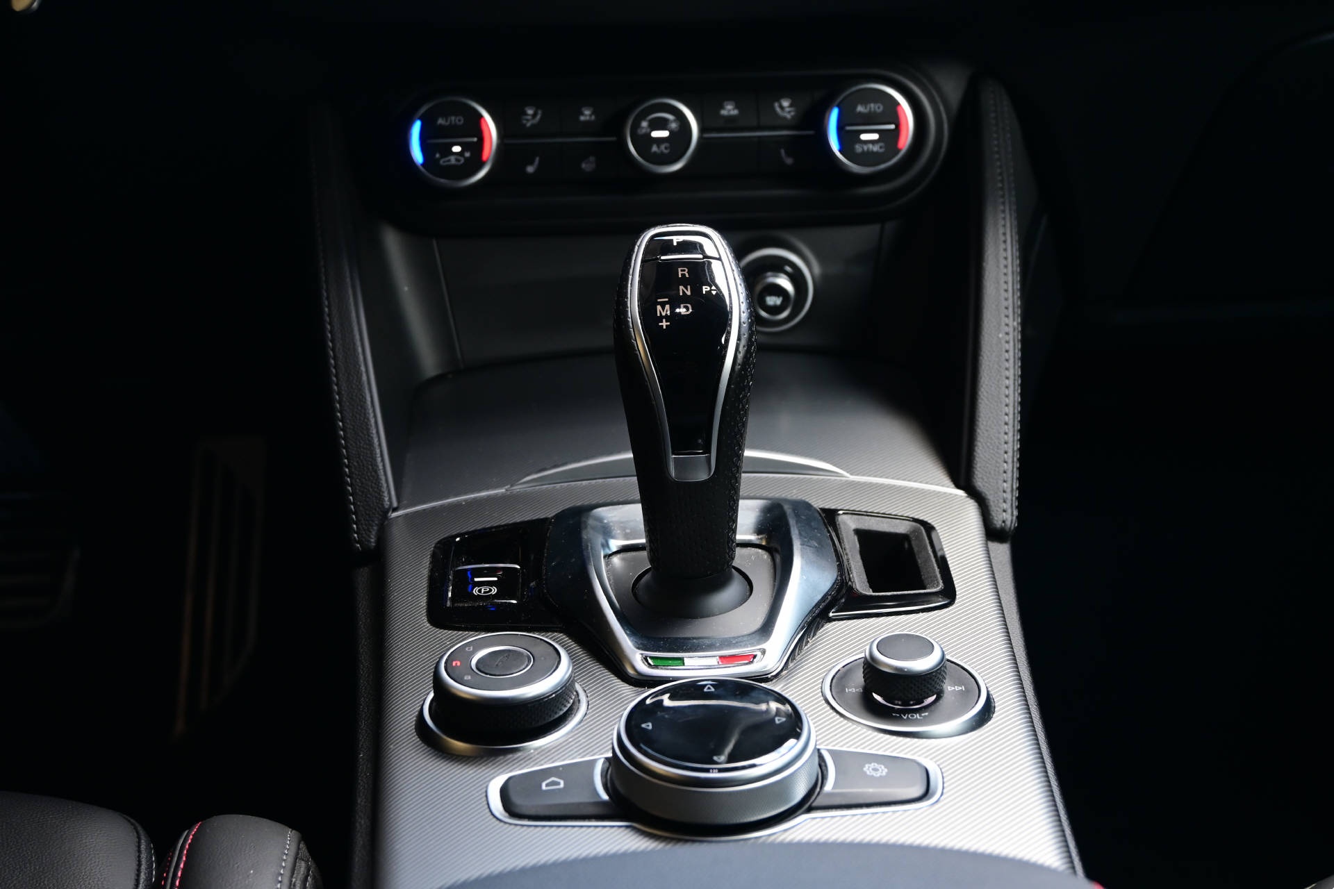 ALFA ROMEO Stelvio 2.0 Q4 280 Tributo Italiano-image-14