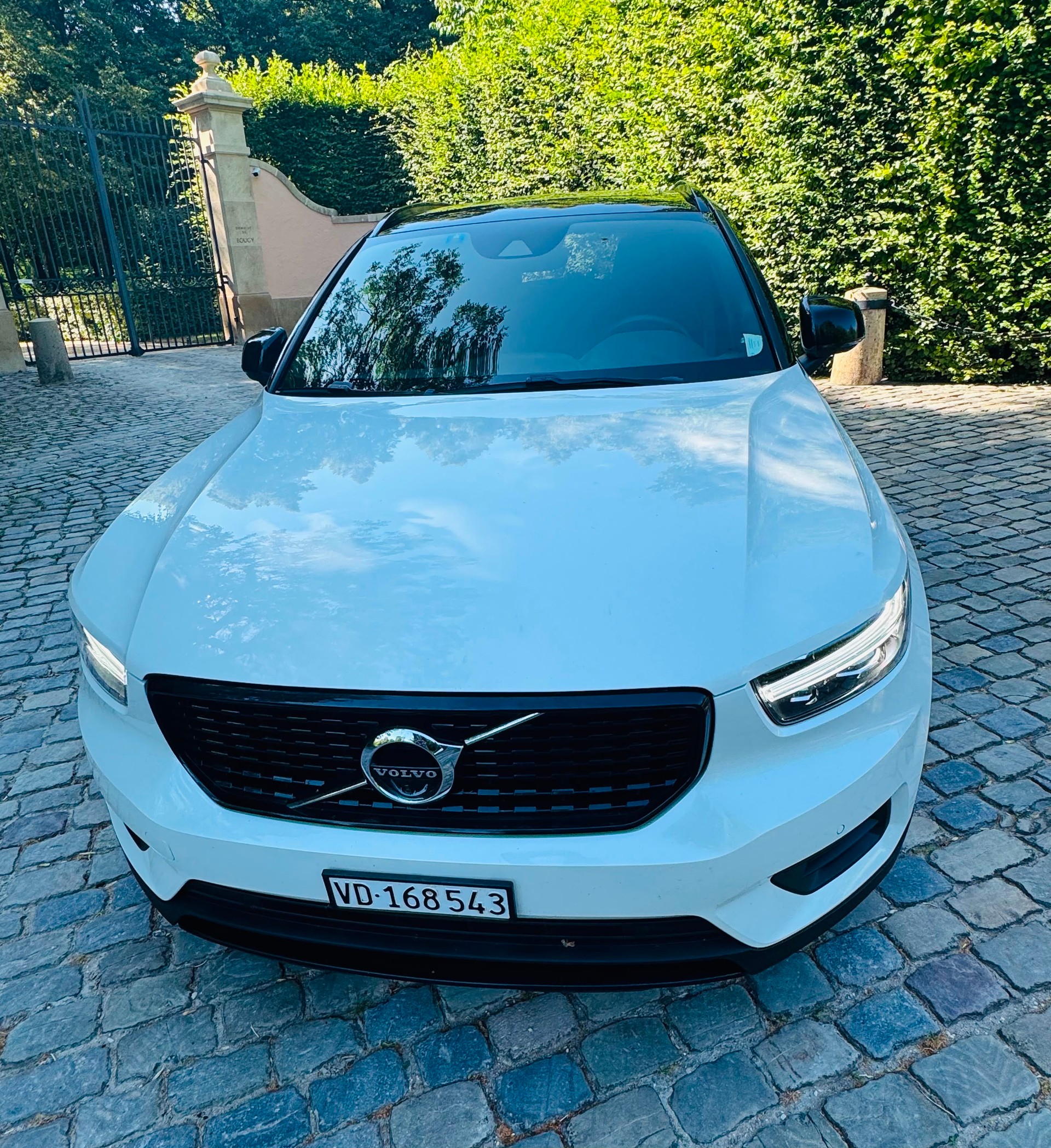 VOLVO XC40 T5 TwE R-Design DCT-image-1