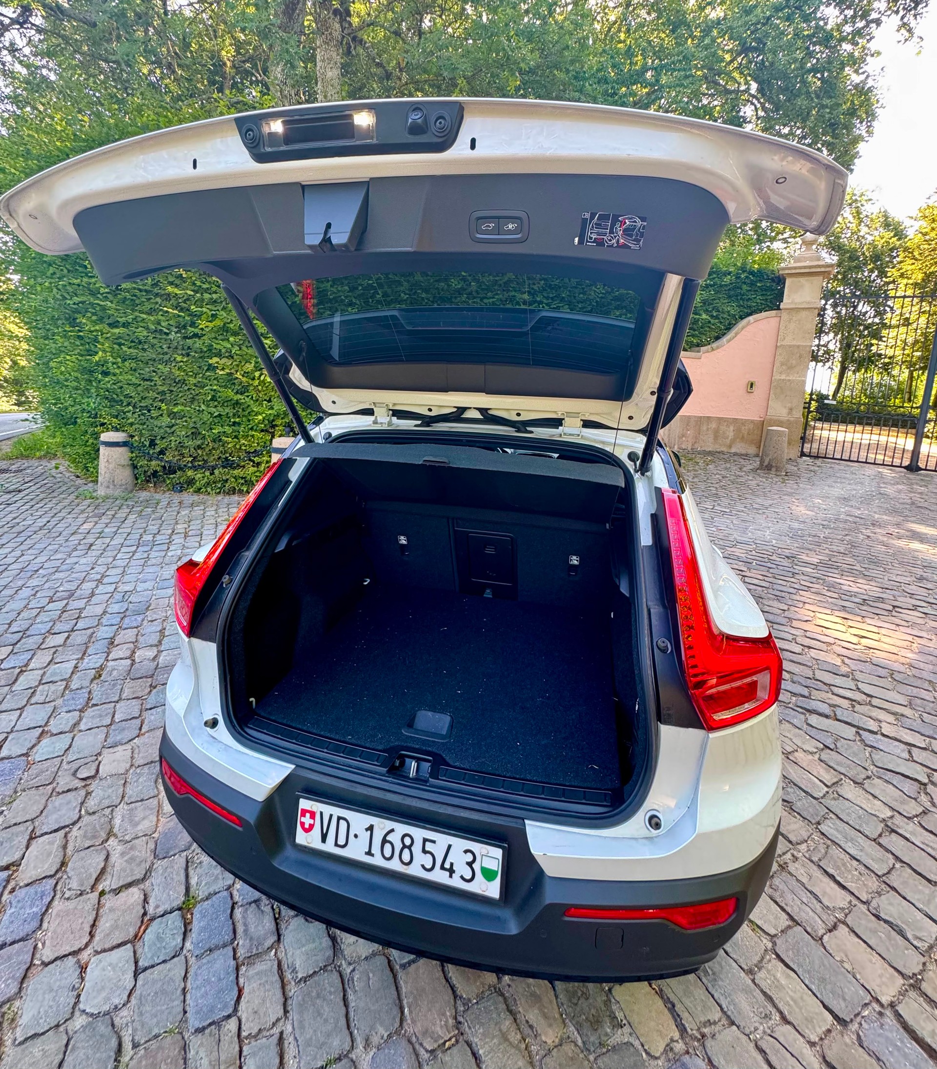VOLVO XC40 T5 TwE R-Design DCT-image-6