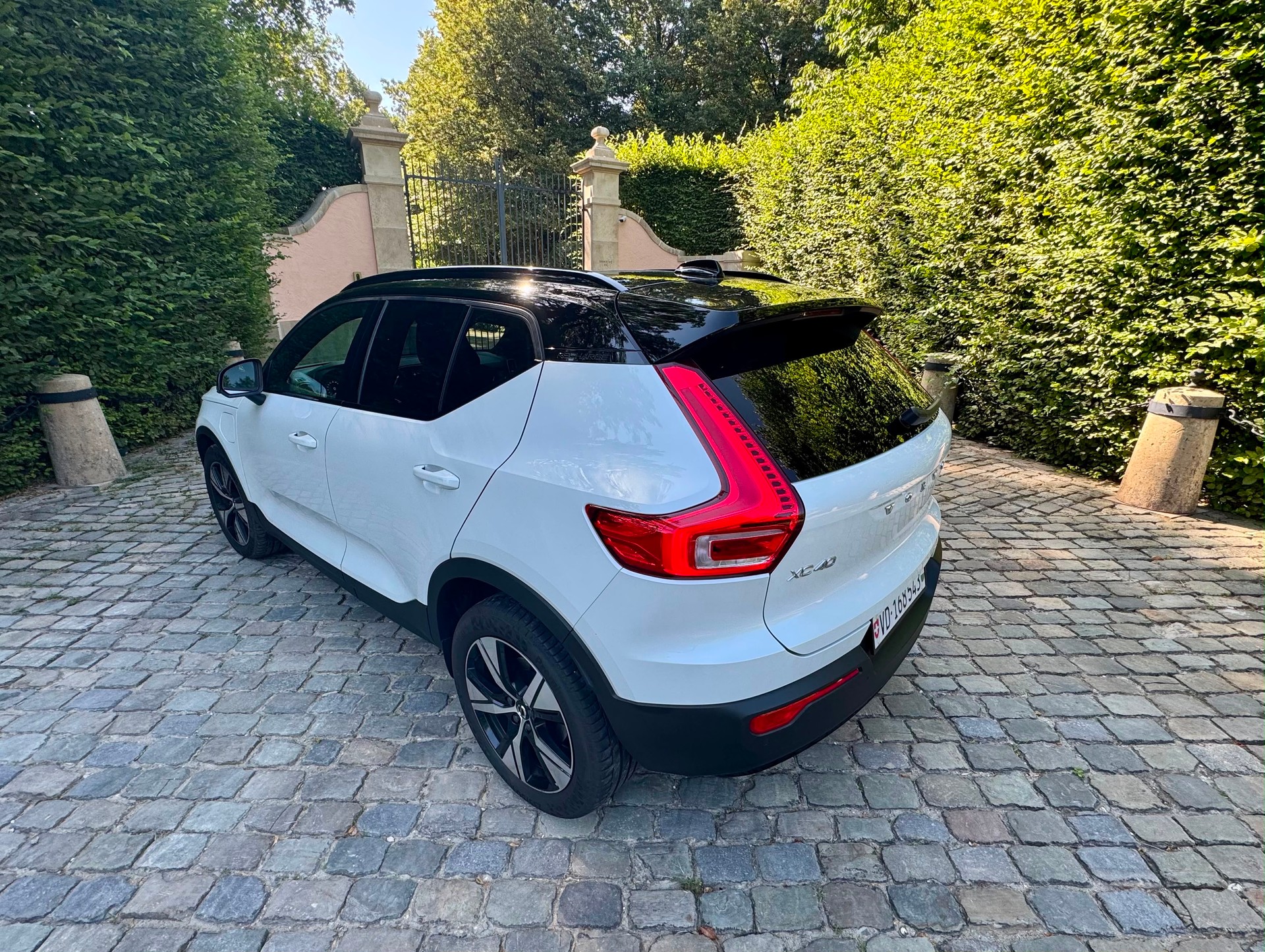 VOLVO XC40 T5 TwE R-Design DCT-image-2