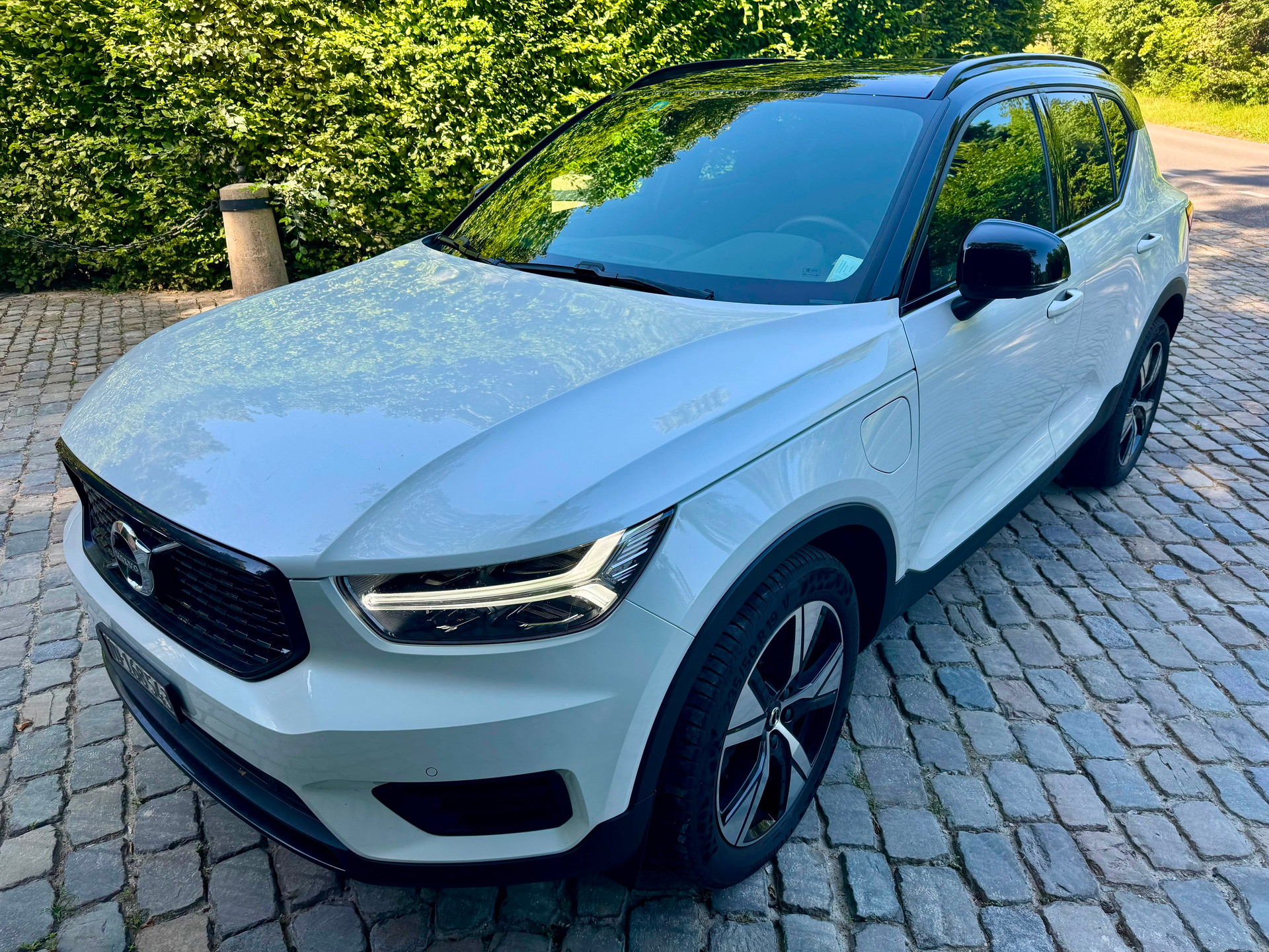 VOLVO XC40 T5 TwE R-Design DCT-image-0