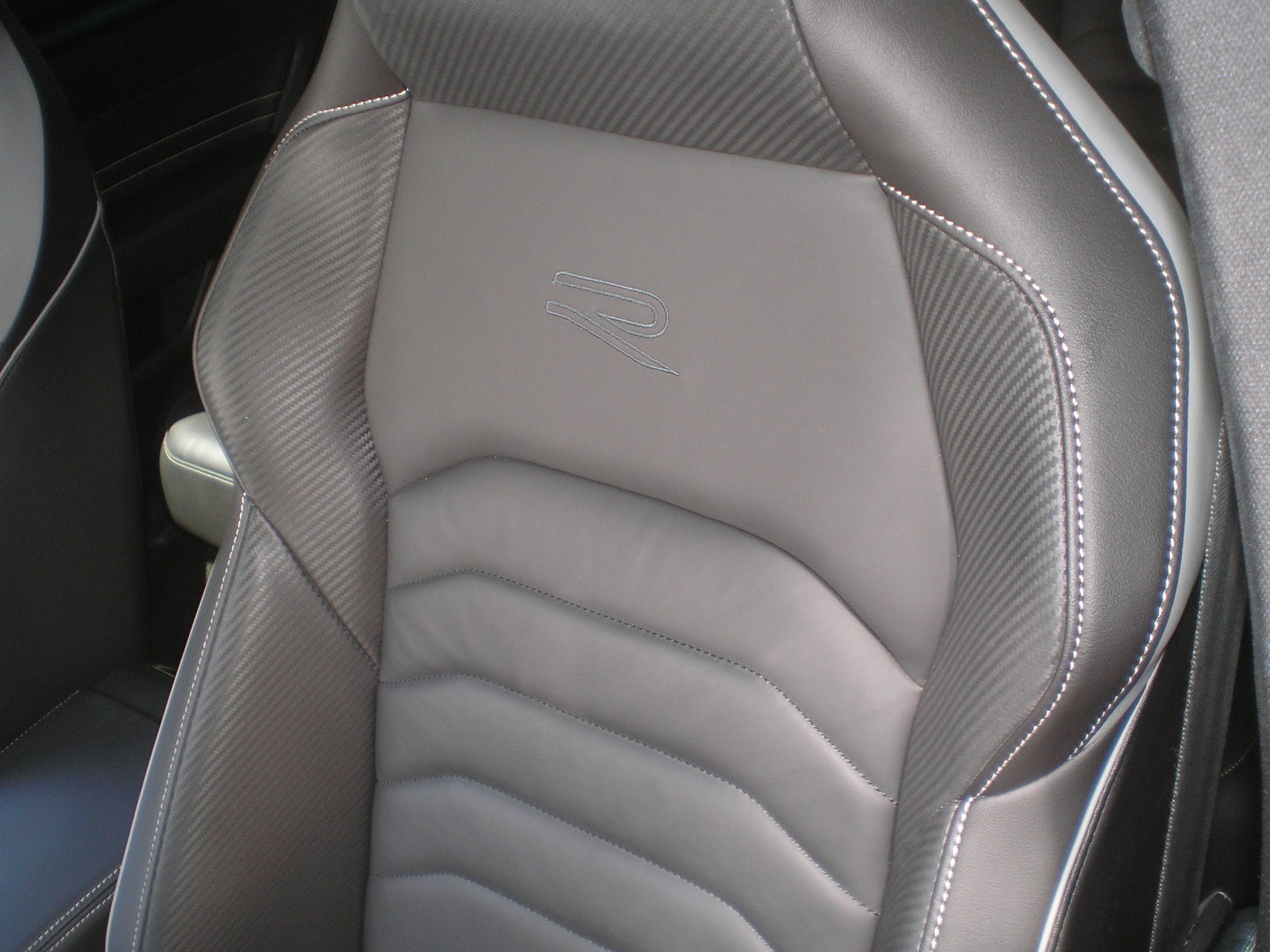 VW Arteon SB 2.0 TSI R-Line 4Motion DSG-image-4