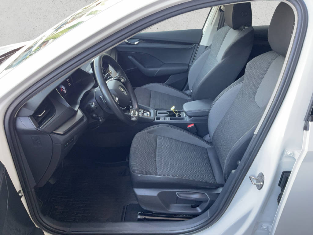 SKODA Octavia Combi 2.0 TDI Ambition 4x4 DSG-image-8