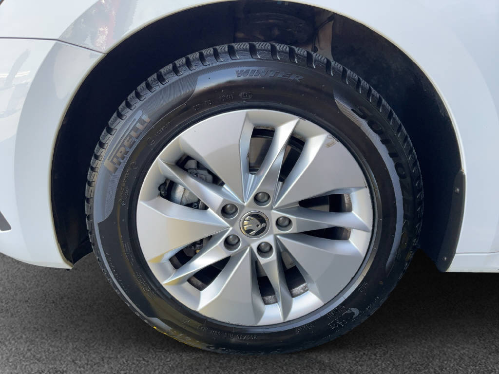 SKODA Octavia Combi 2.0 TDI Ambition 4x4 DSG-image-13
