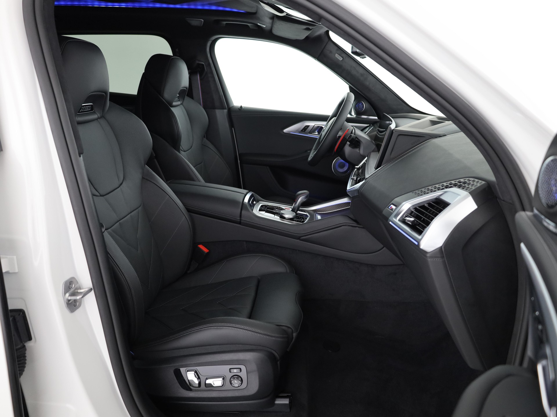 BMW XM Label Plug-in Hybrid-image-13