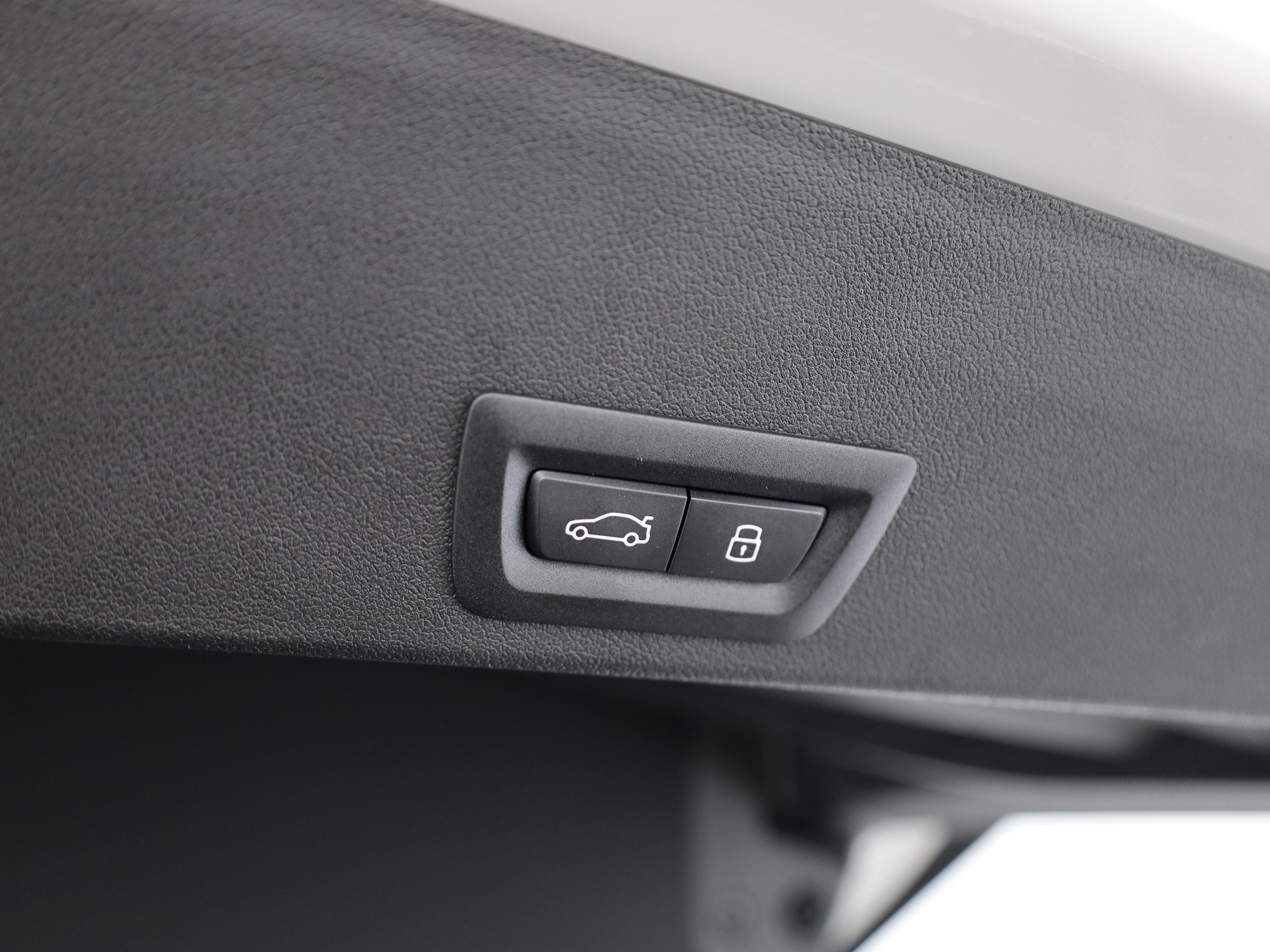 BMW XM Label Plug-in Hybrid-image-8