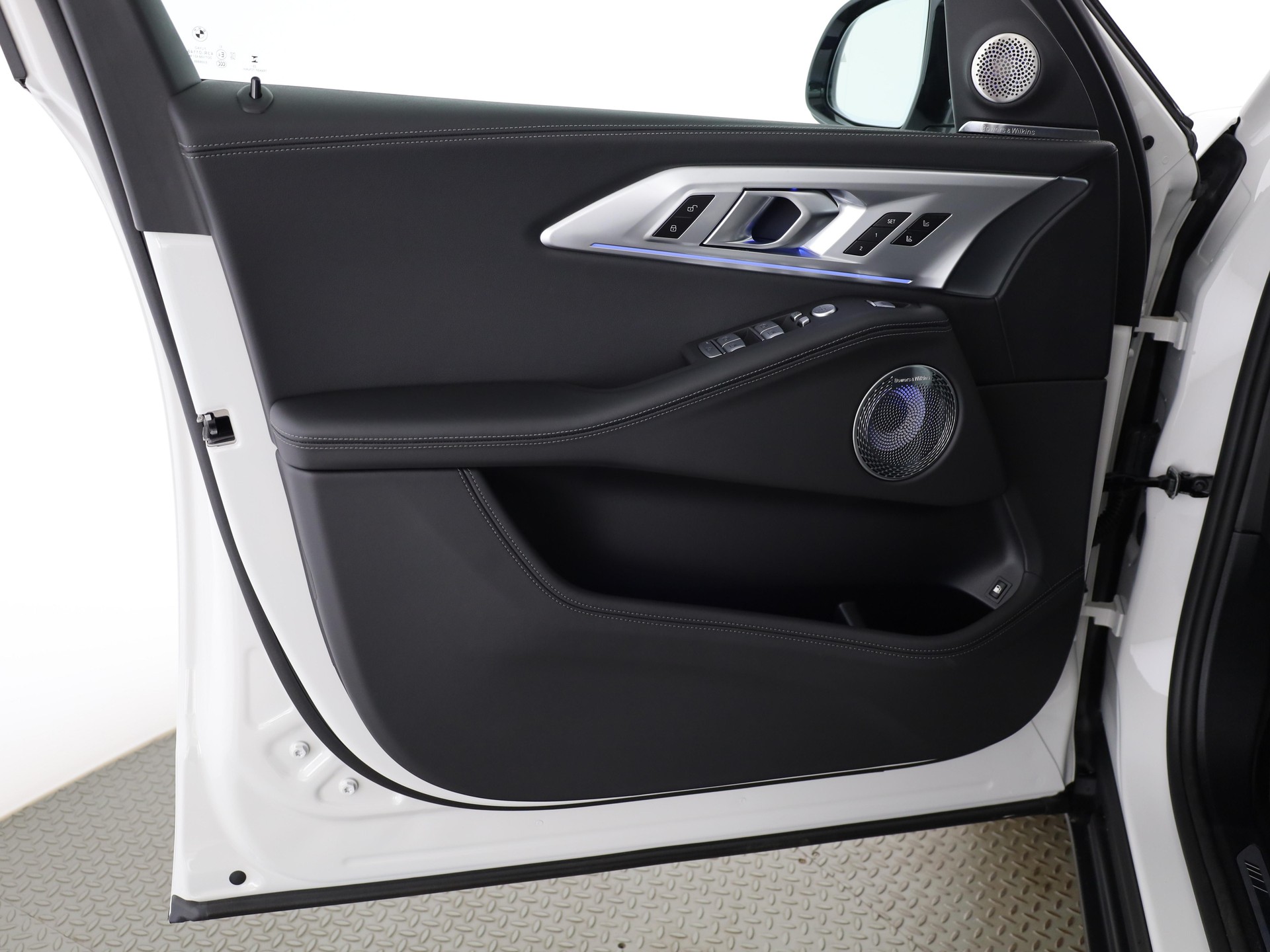 BMW XM Label Plug-in Hybrid-image-9