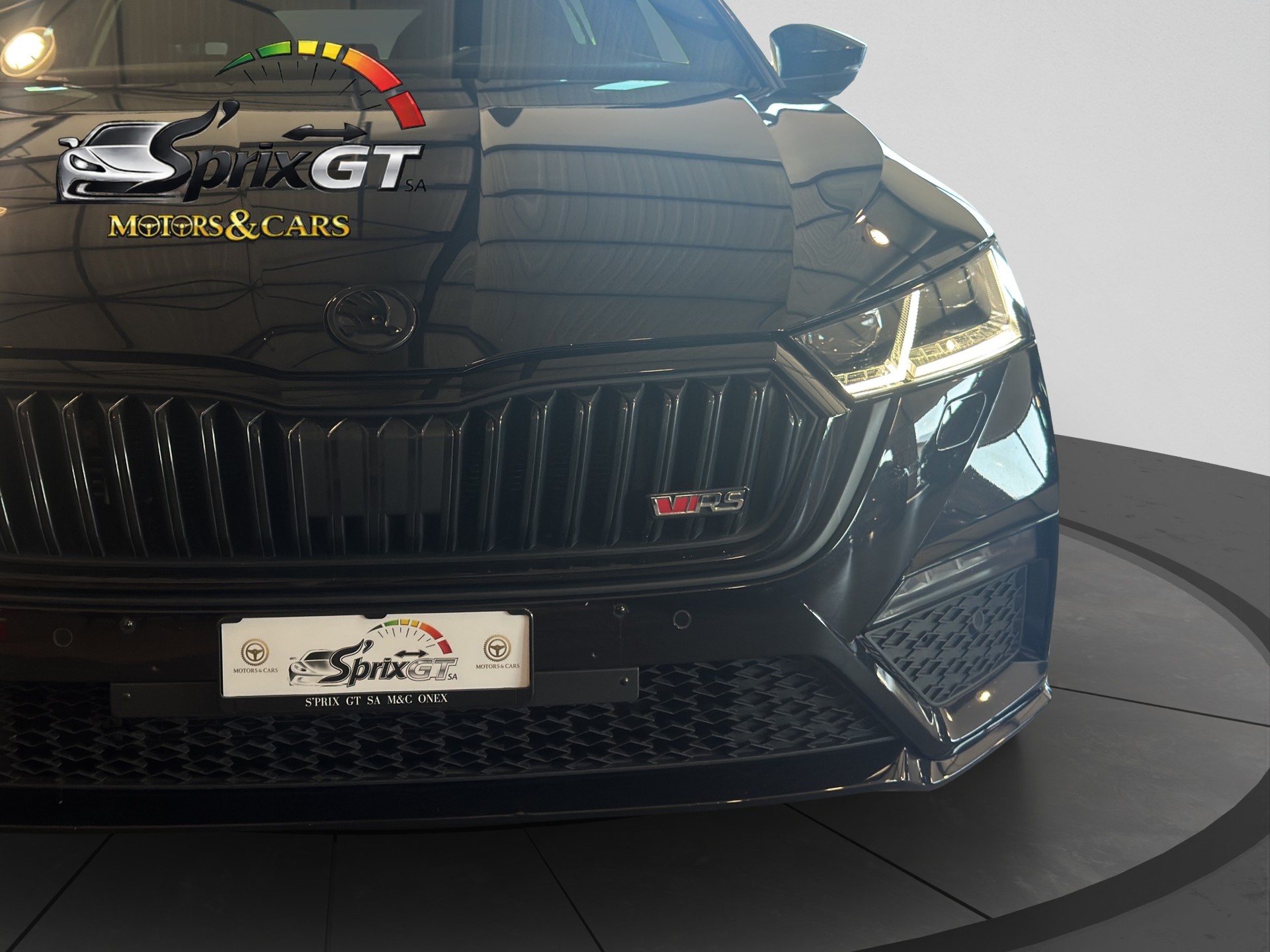 SKODA Octavia Combi 2.0 TSI DSG RS-image-7