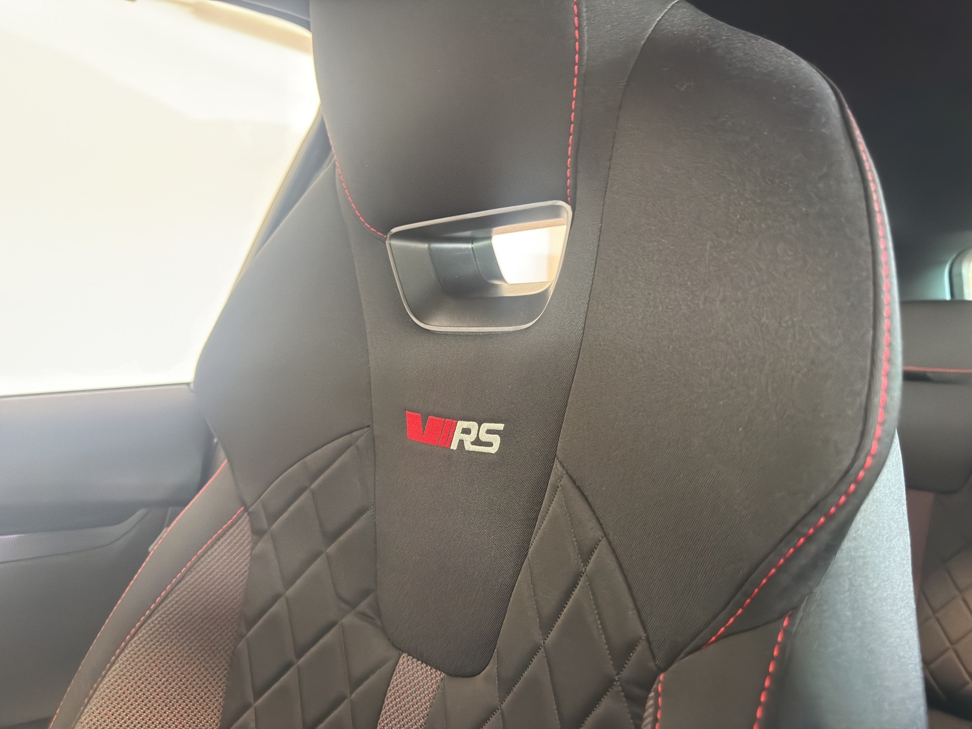 SKODA Octavia Combi 2.0 TSI DSG RS-image-24