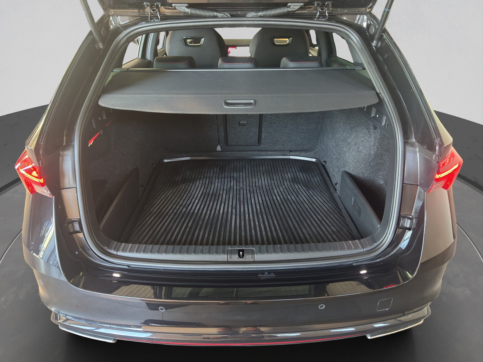 SKODA Octavia Combi 2.0 TSI DSG RS-image-15