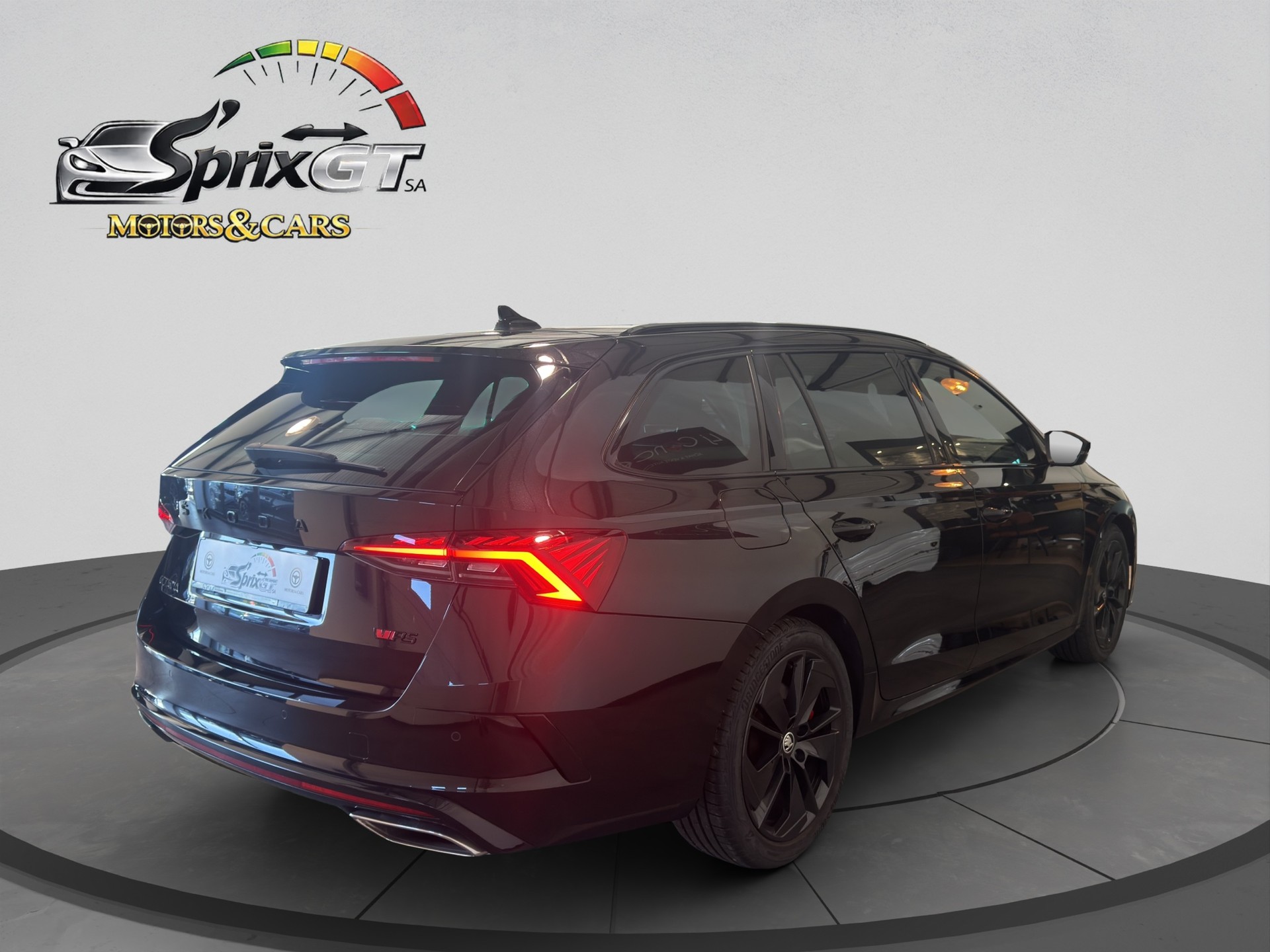 SKODA Octavia Combi 2.0 TSI DSG RS-image-4