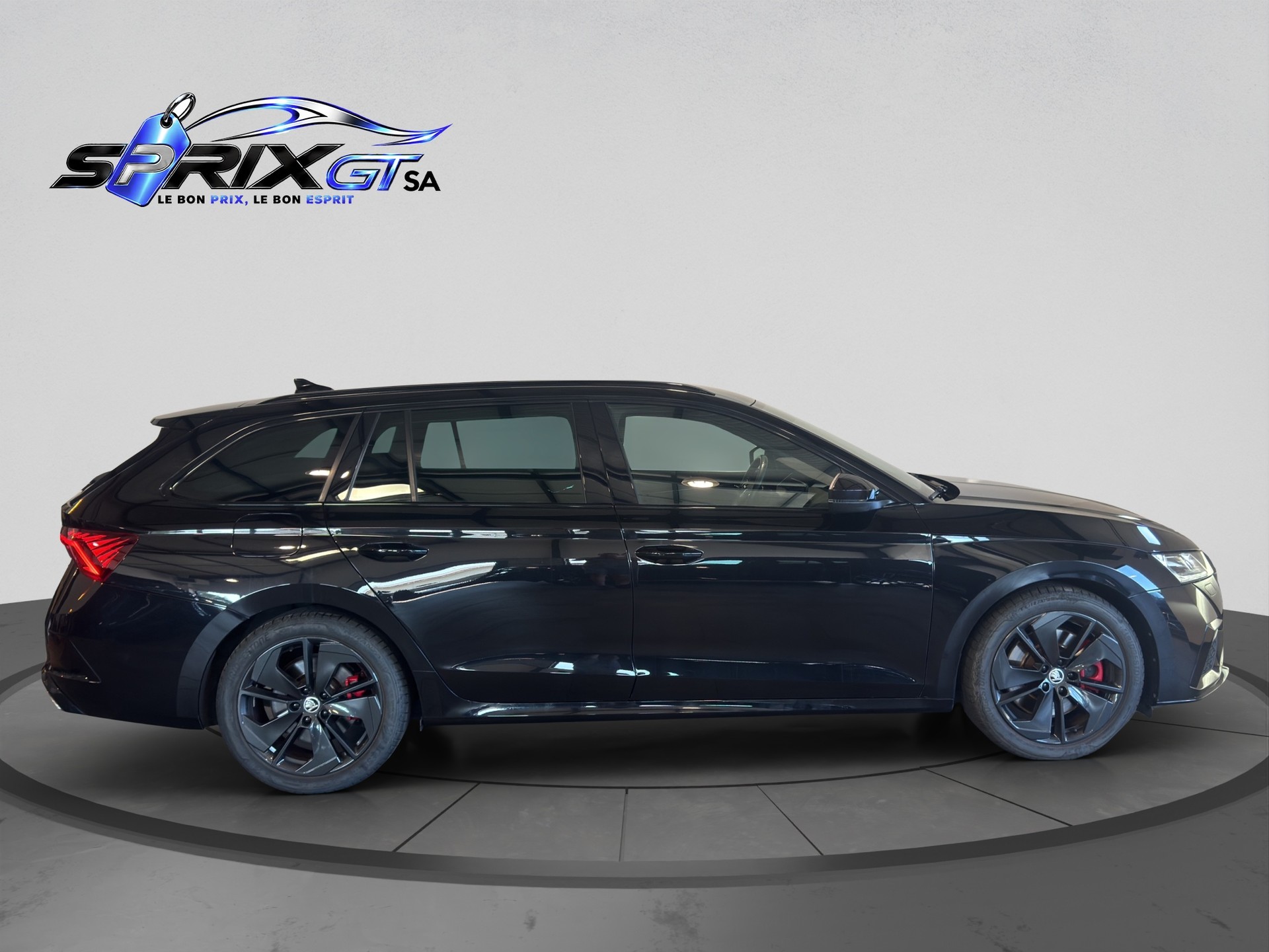 SKODA Octavia Combi 2.0 TSI DSG RS-image-4