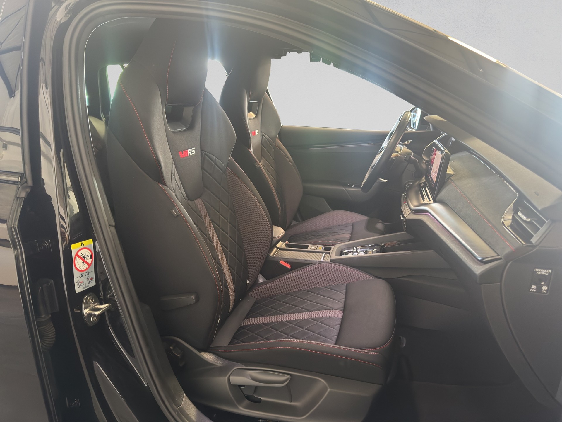 SKODA Octavia Combi 2.0 TSI DSG RS-image-11