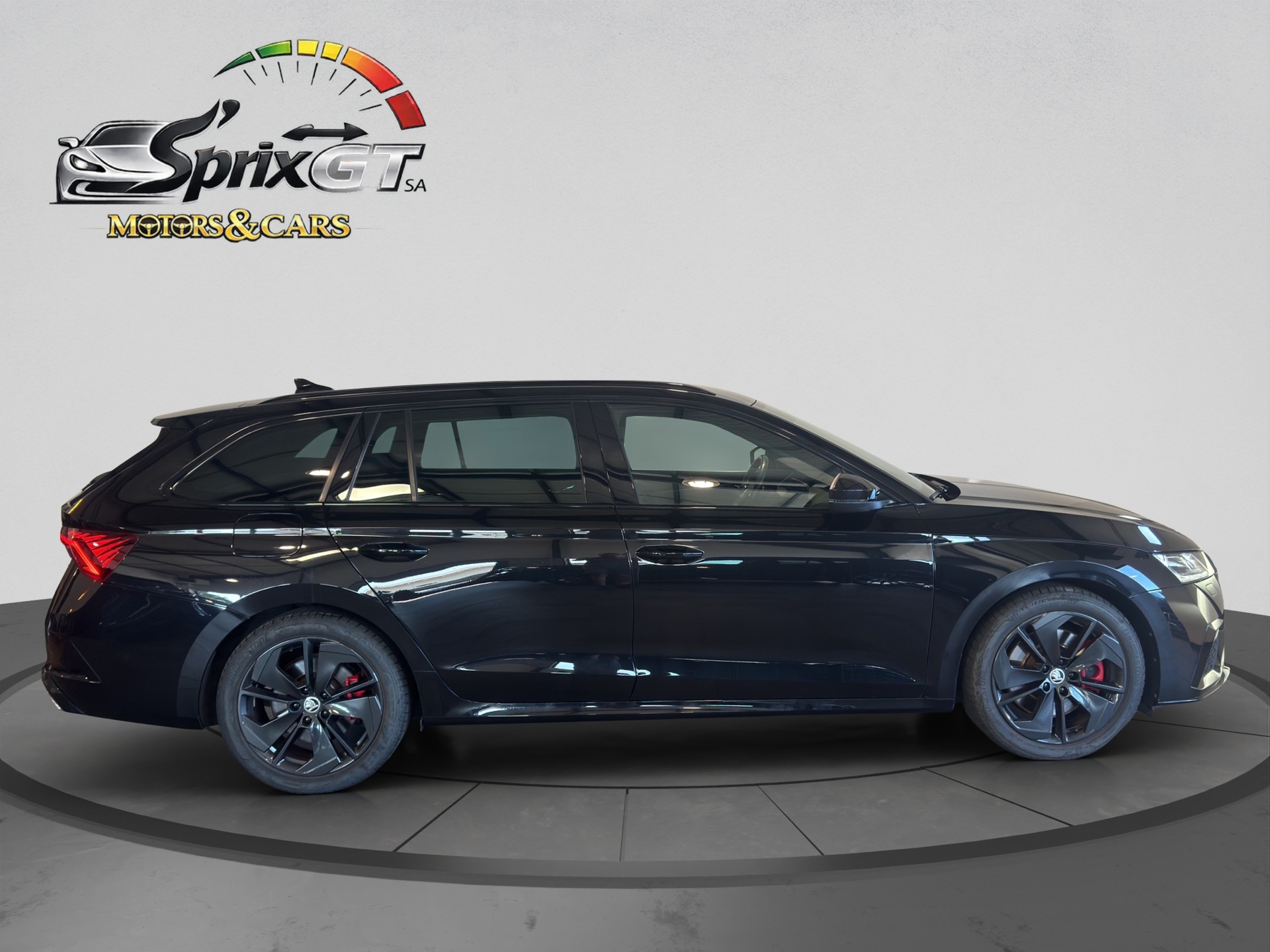SKODA Octavia Combi 2.0 TSI DSG RS-image-5