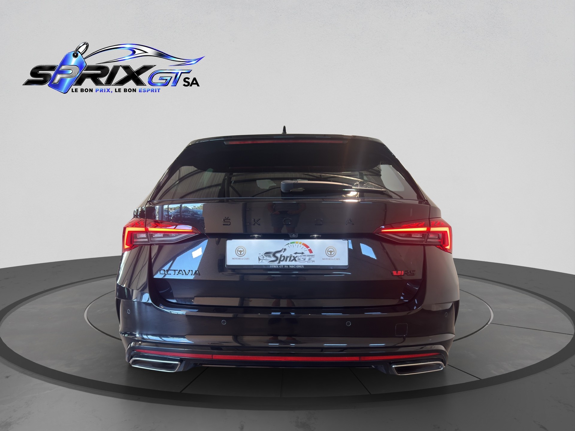 SKODA Octavia Combi 2.0 TSI DSG RS-image-3