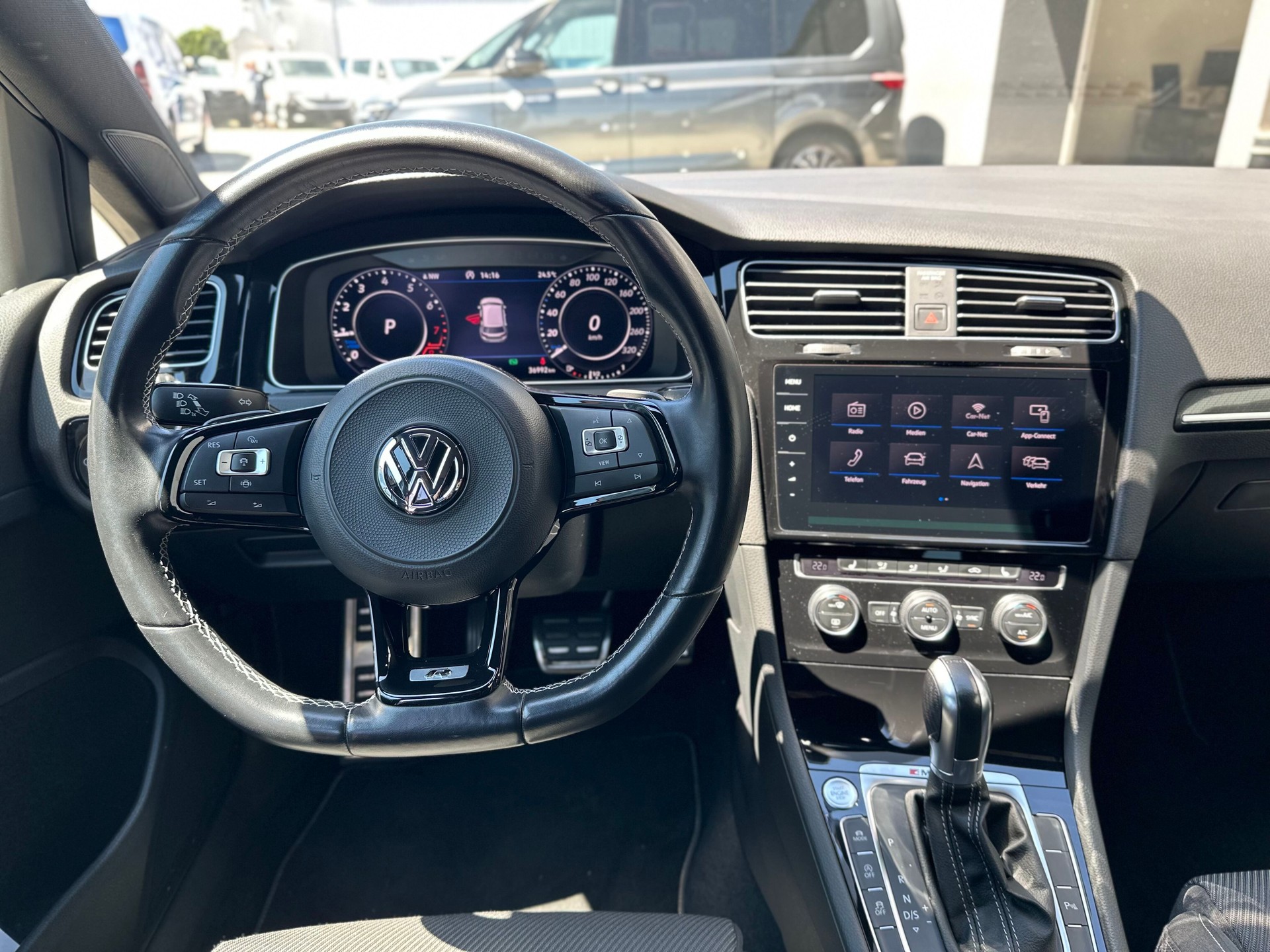 VW Golf 2.0 TSI R 4Motion DSG-image-7