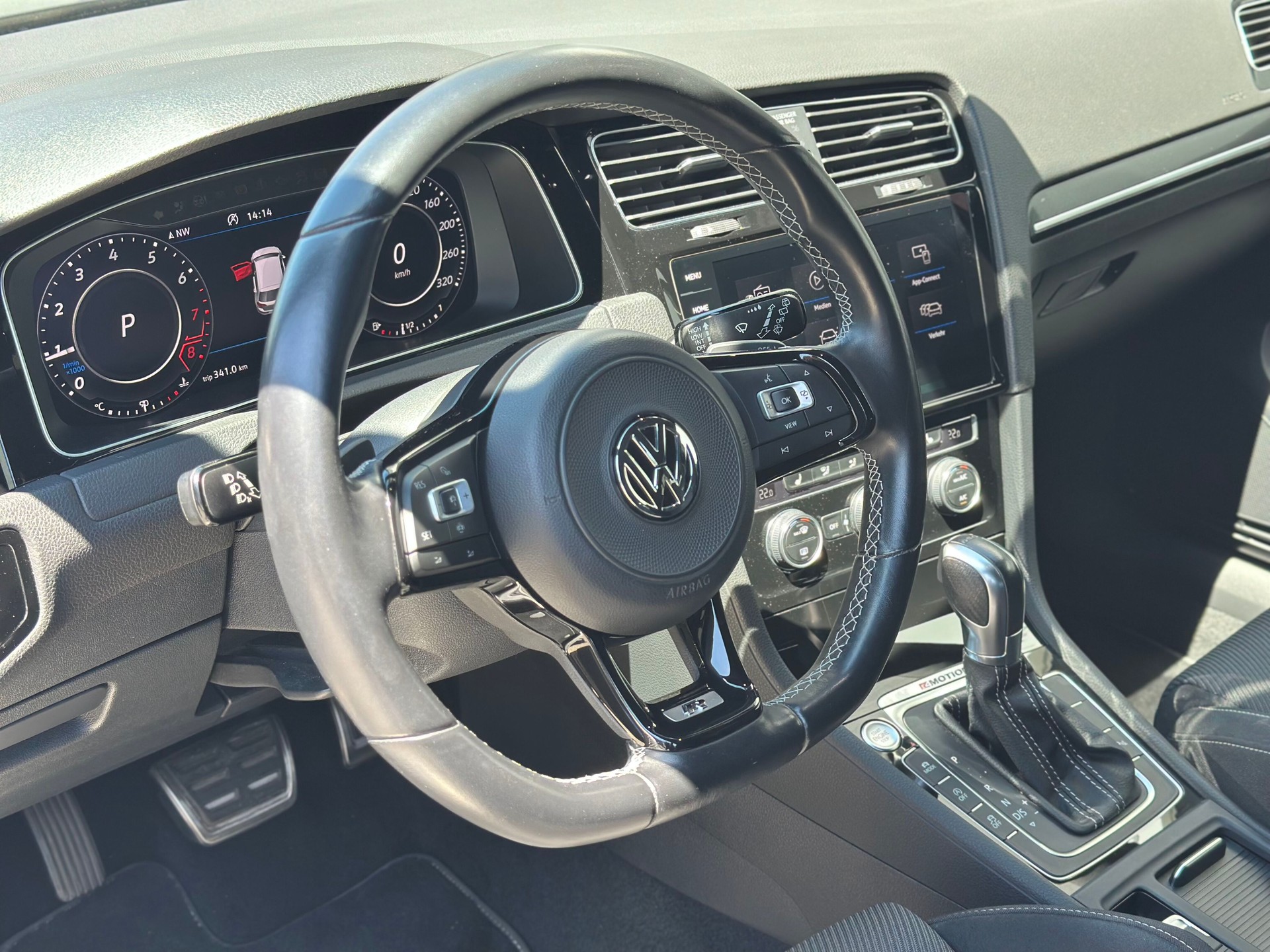 VW Golf 2.0 TSI R 4Motion DSG-image-5