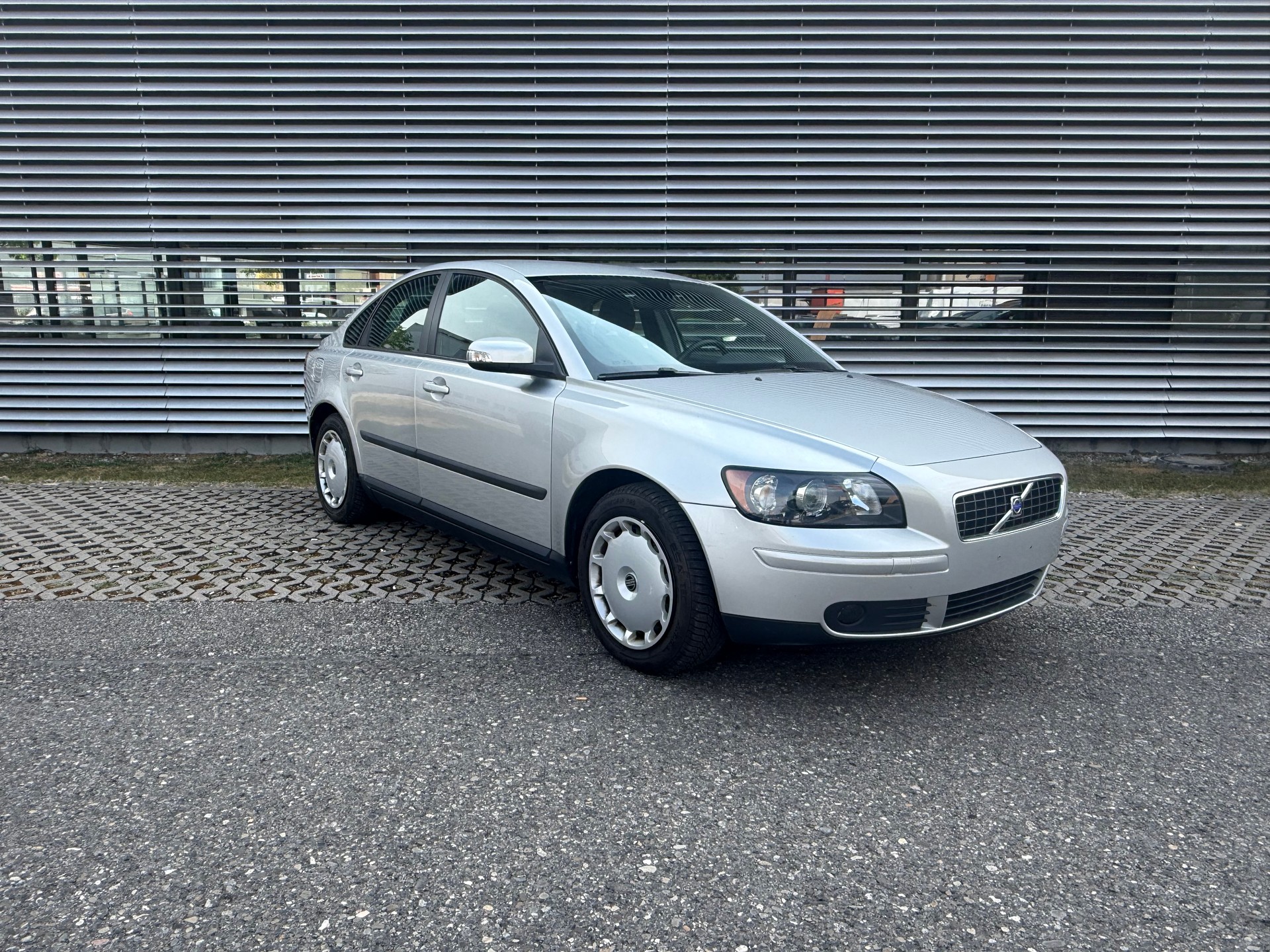VOLVO S40 2.4 Momentum-image-0