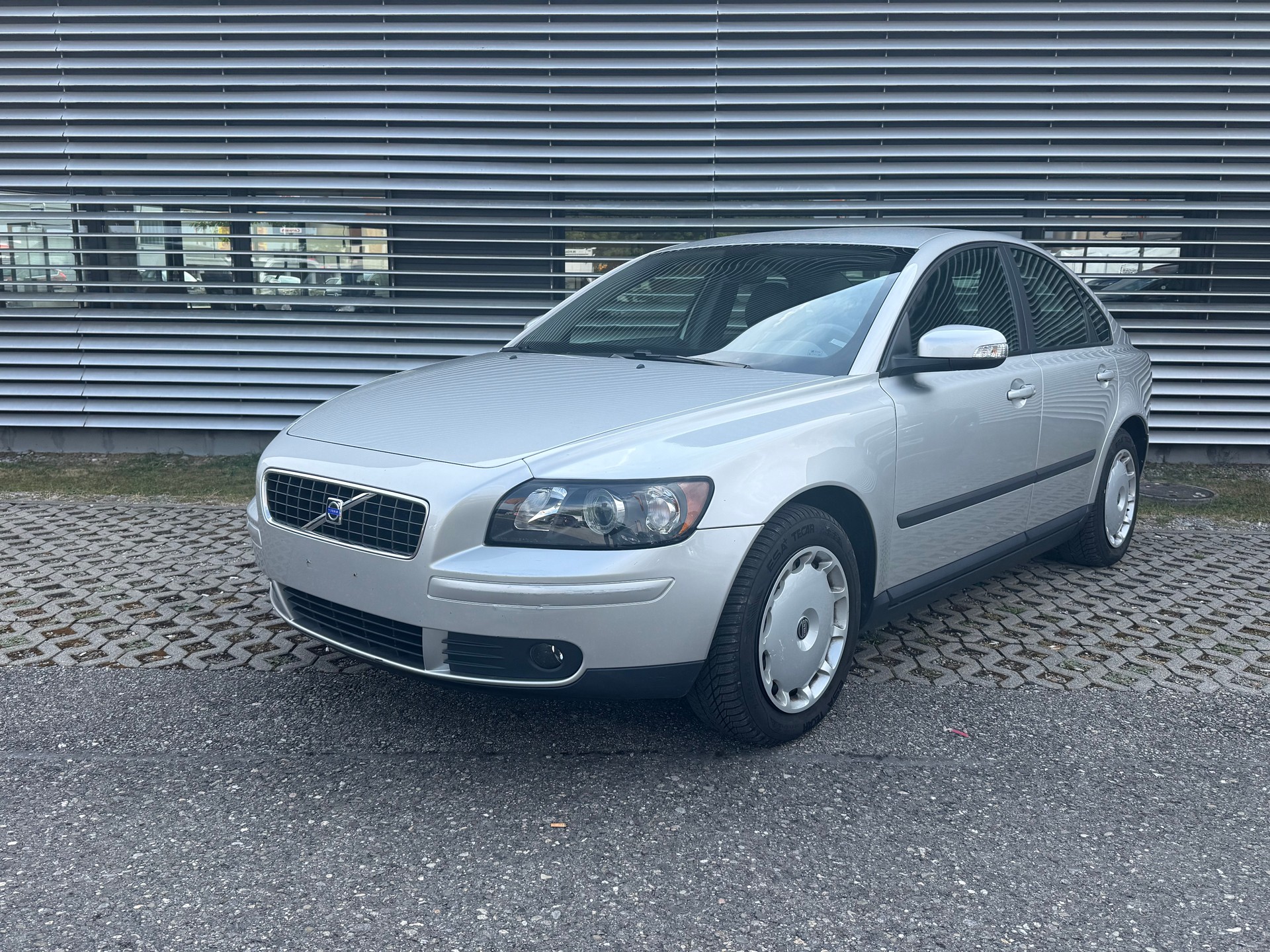 VOLVO S40 2.4 Momentum-image-1