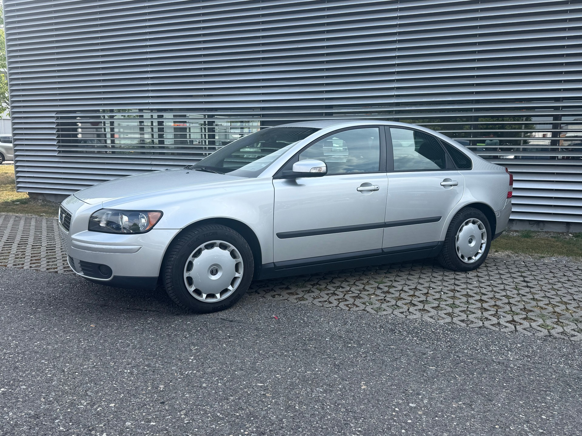 VOLVO S40 2.4 Momentum-image-2