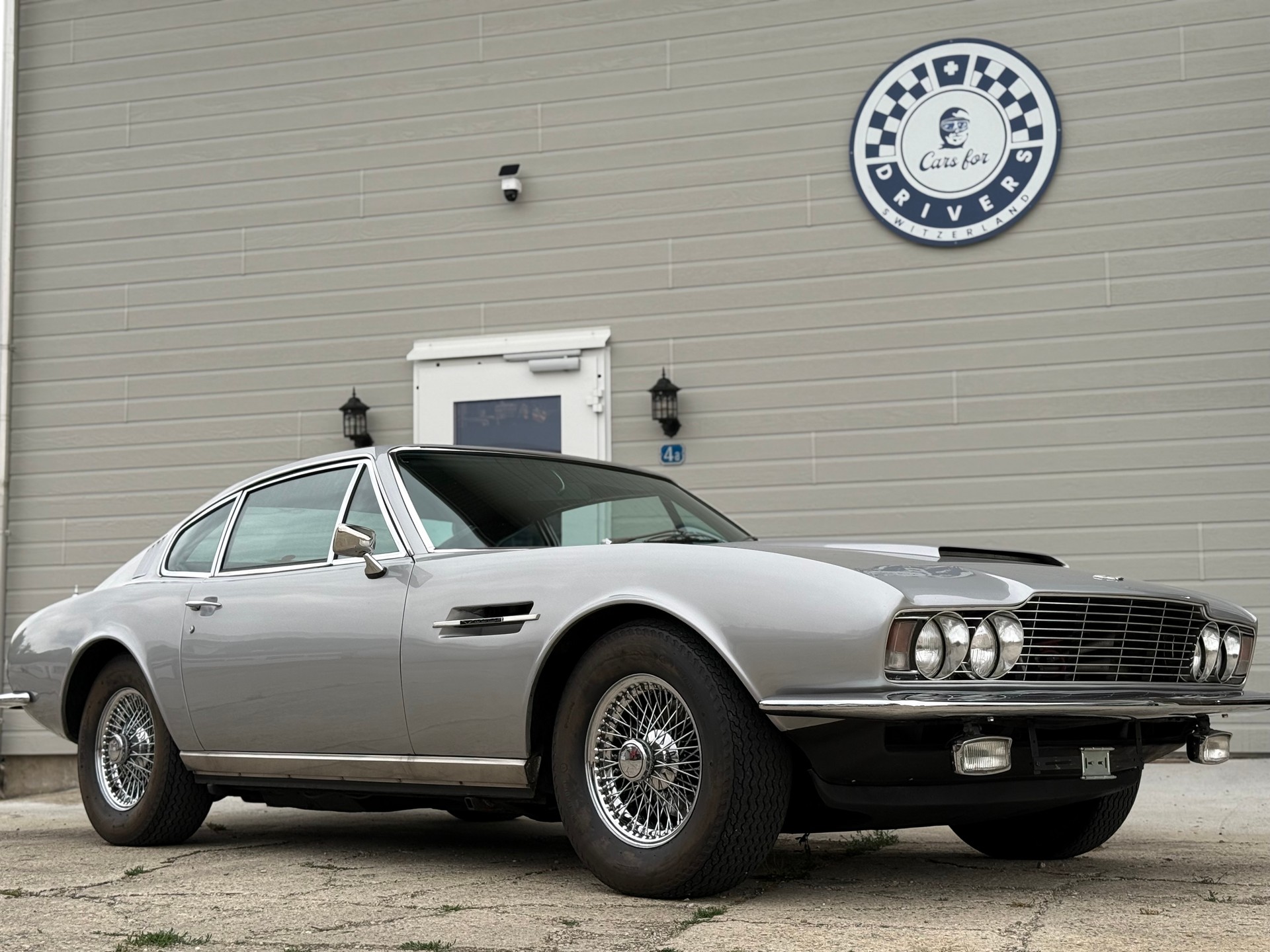 ASTON MARTIN DBS
