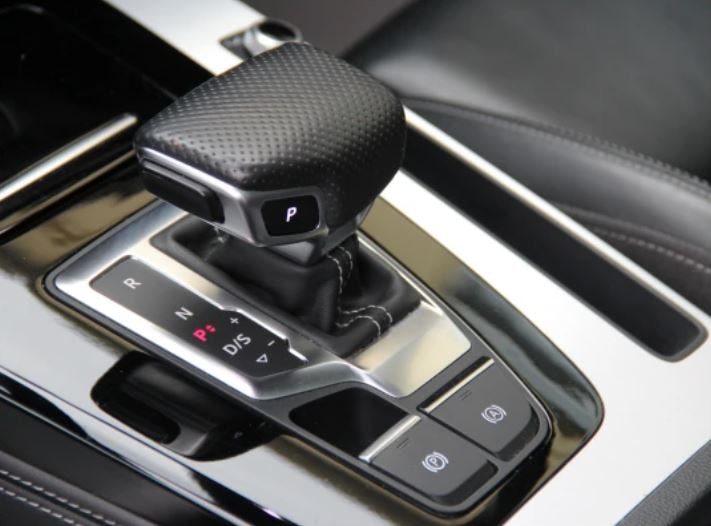 AUDI 2.0 40 TDI Black Edition quattro S-Tronic-image-10