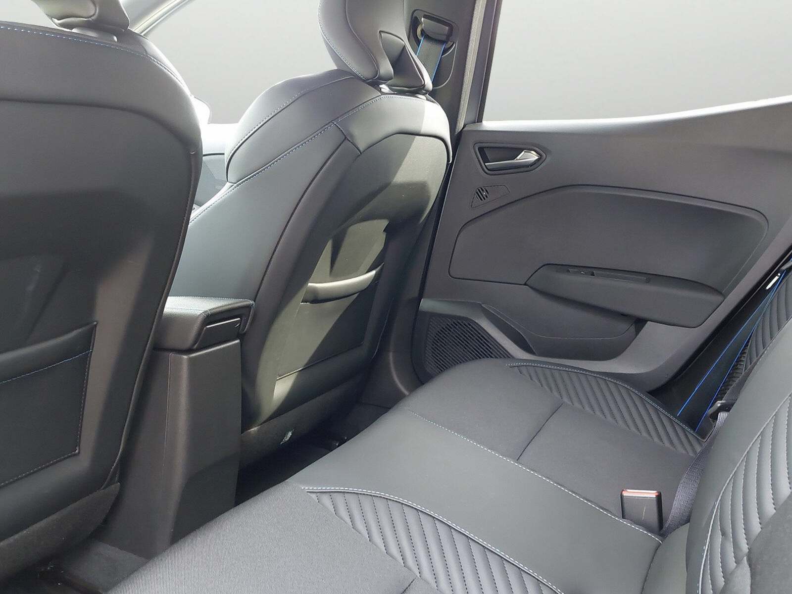 RENAULT Clio 1.6 E-Tech esprit Alpine-image-6
