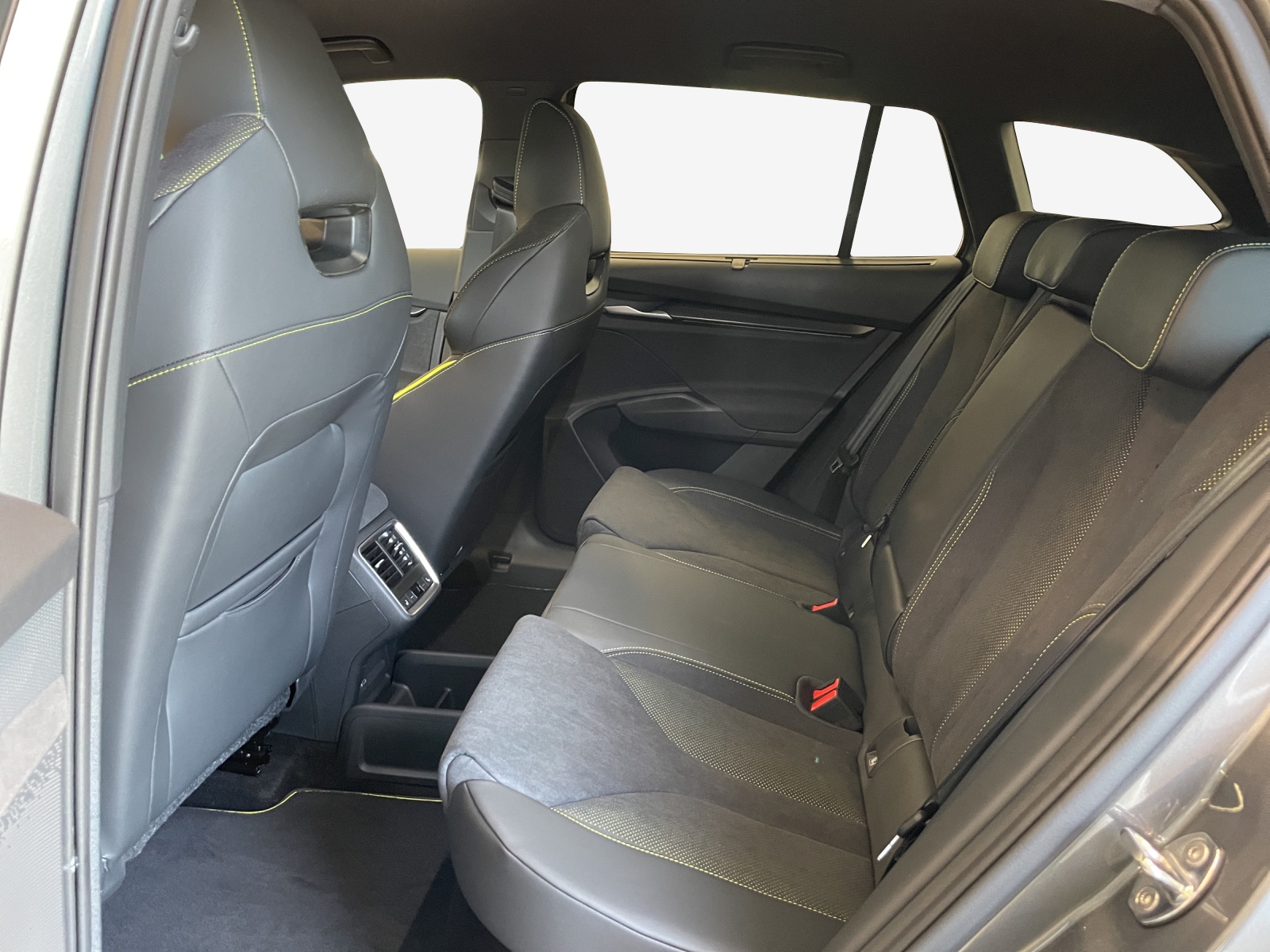 SKODA Enyaq 4x4 RS-image-9