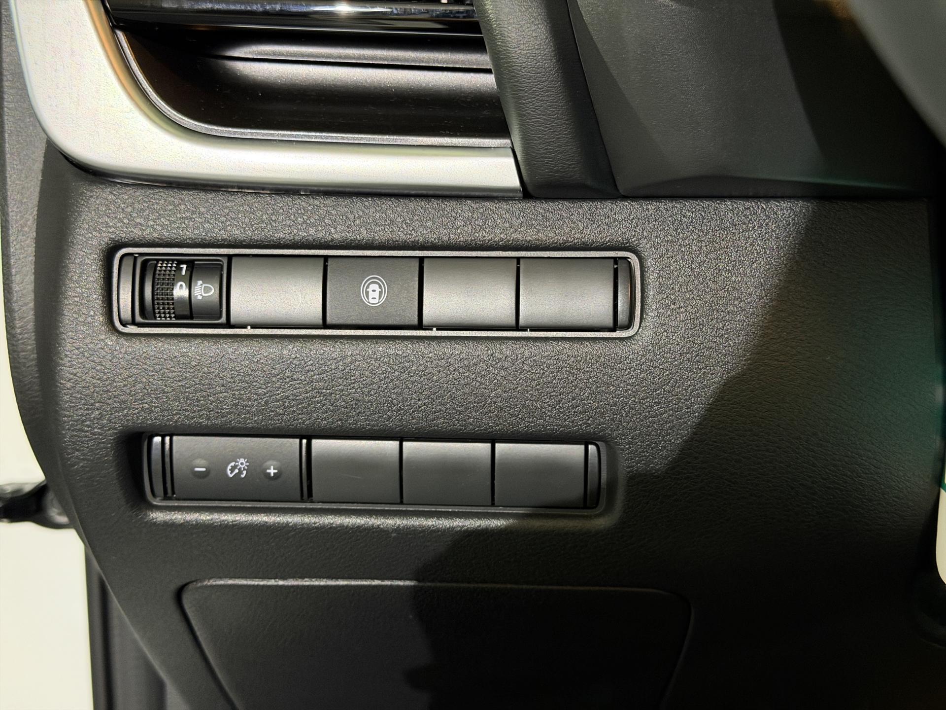 NISSAN X-Trail 1.5 VC-T e-Power N-Connecta-image-21