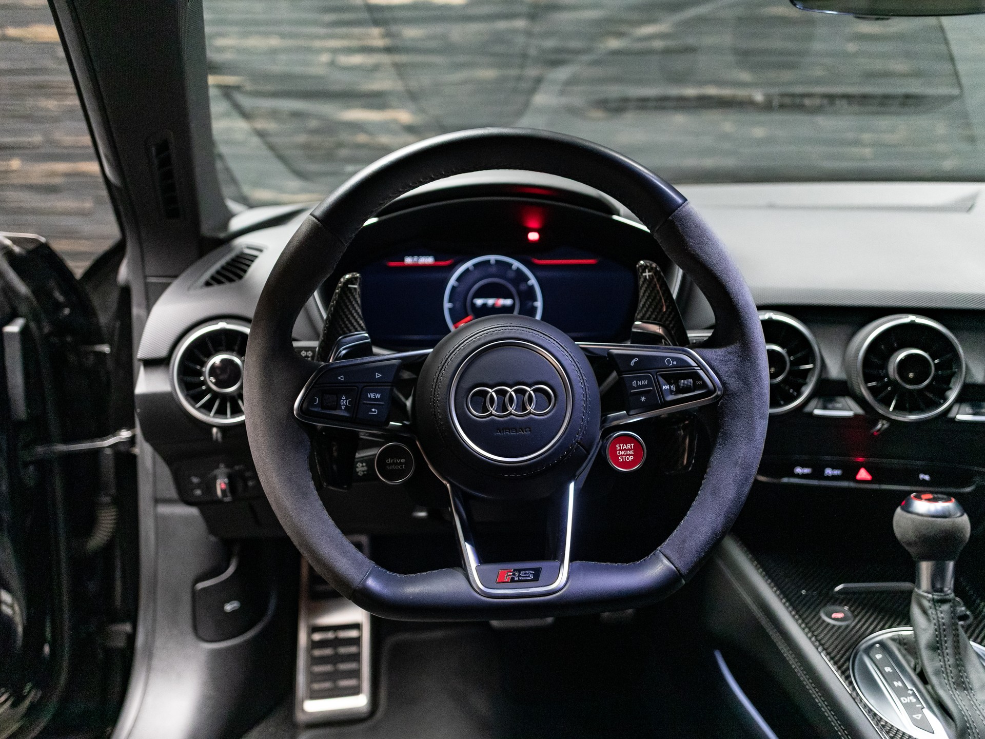 AUDI TT Coupé TT RS quattro S-tronic-image-15