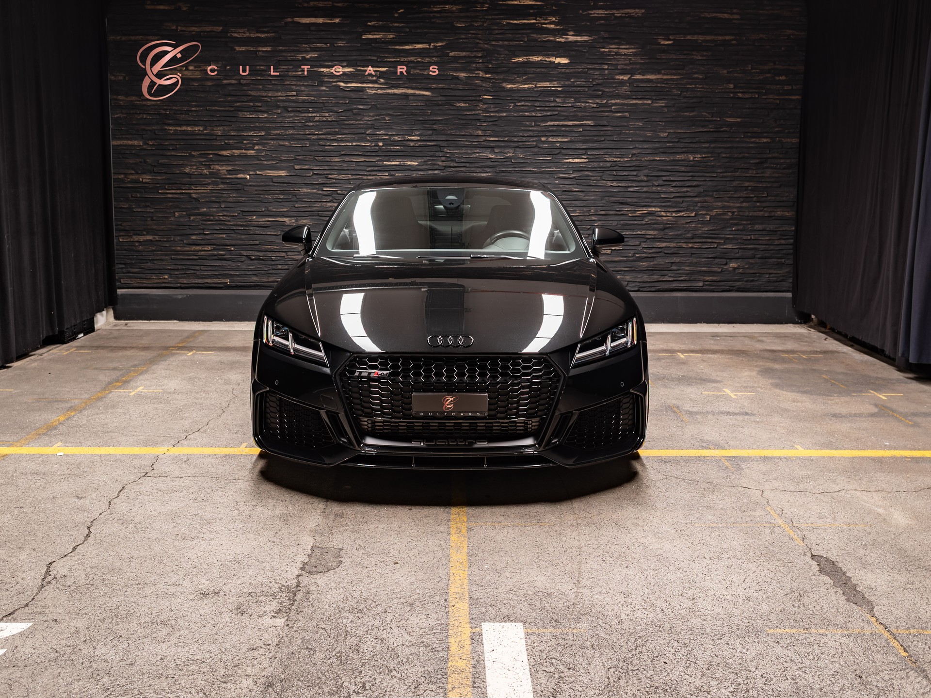 AUDI TT Coupé TT RS quattro S-tronic-image-2