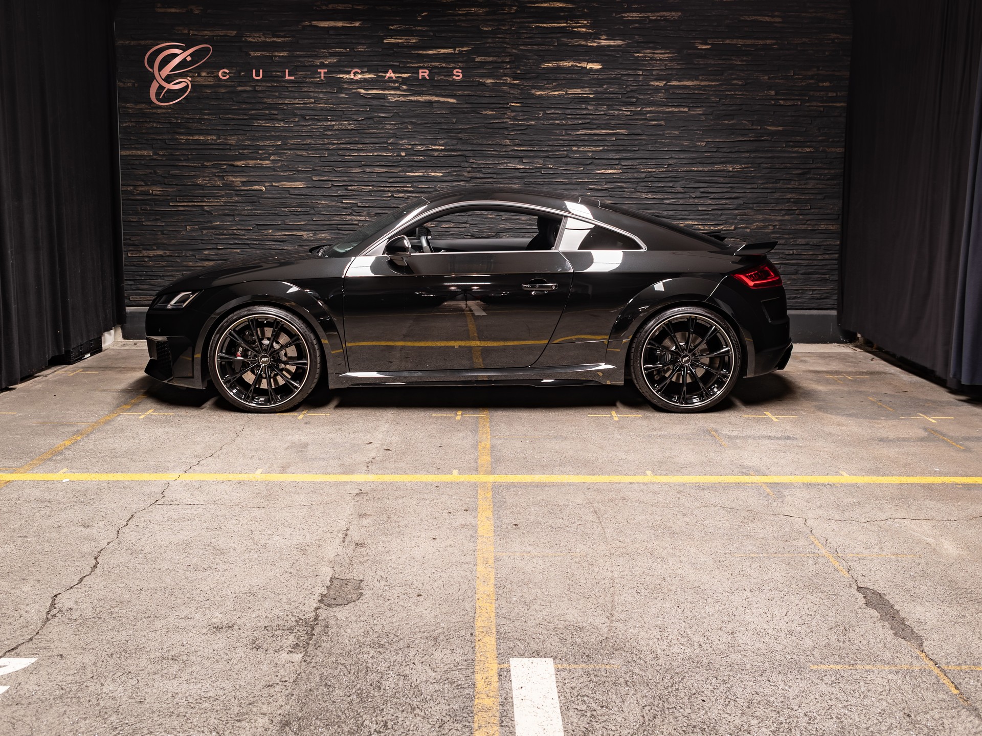 AUDI TT Coupé TT RS quattro S-tronic-image-1