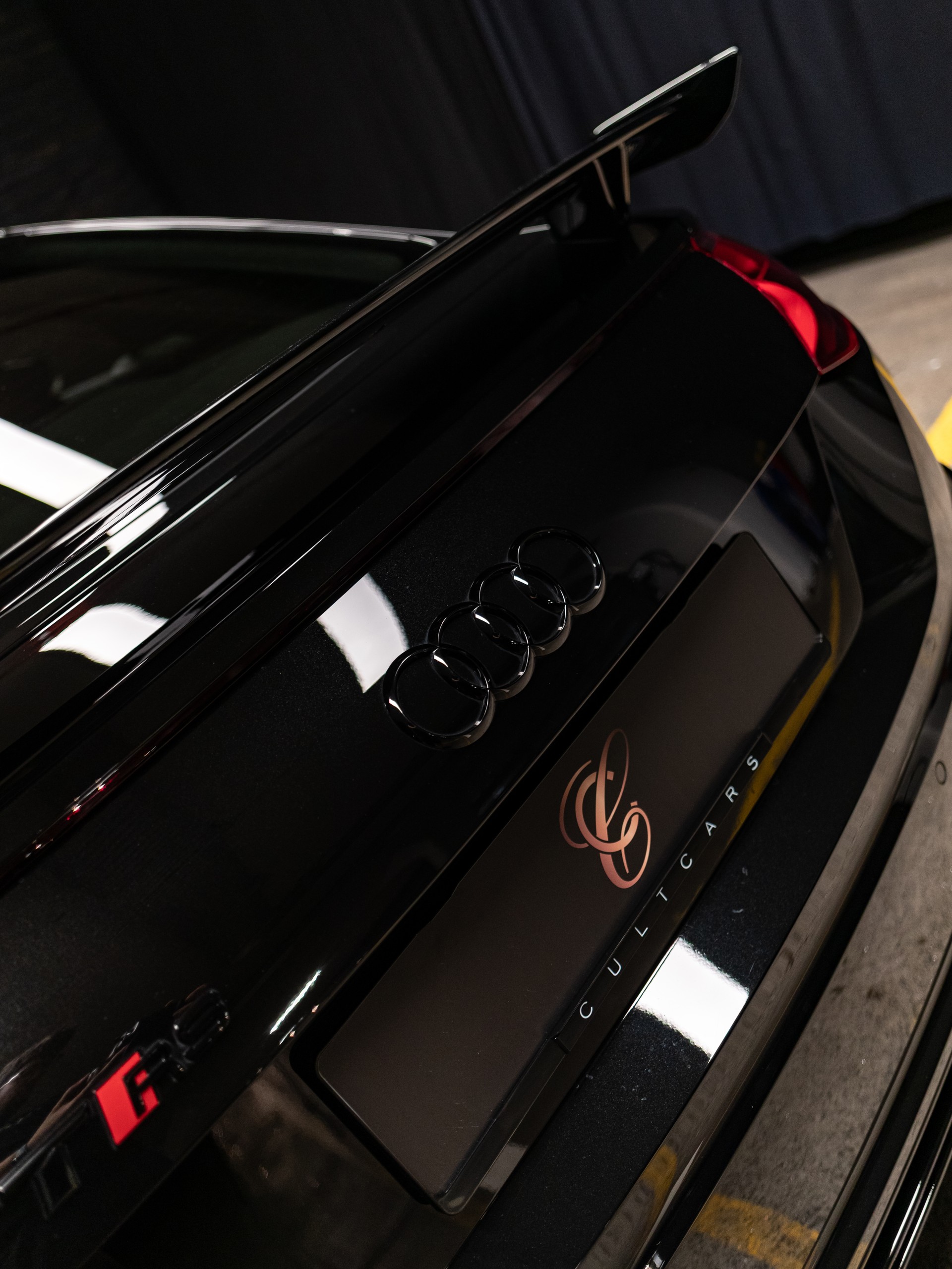AUDI TT Coupé TT RS quattro S-tronic-image-23