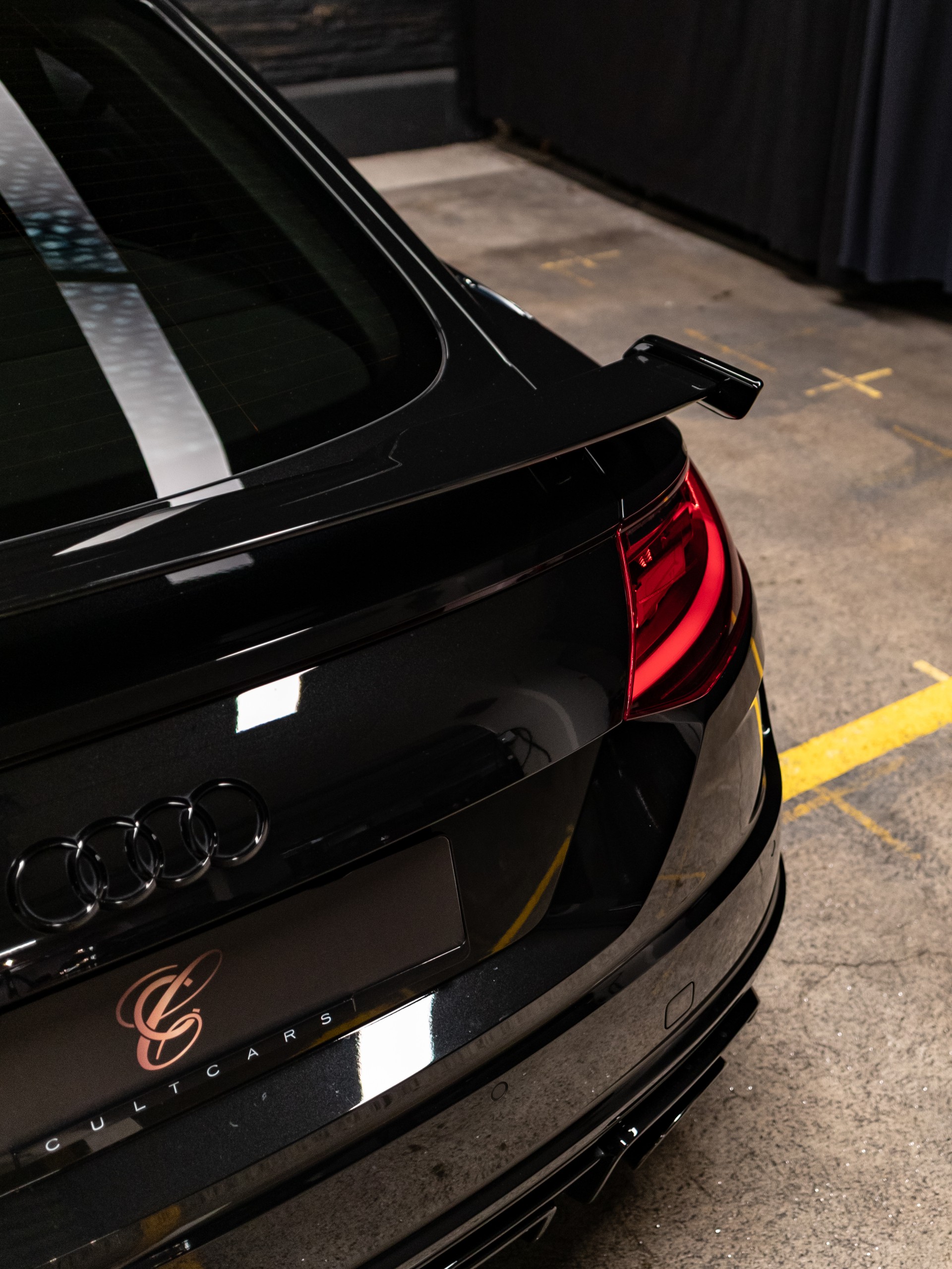 AUDI TT Coupé TT RS quattro S-tronic-image-5
