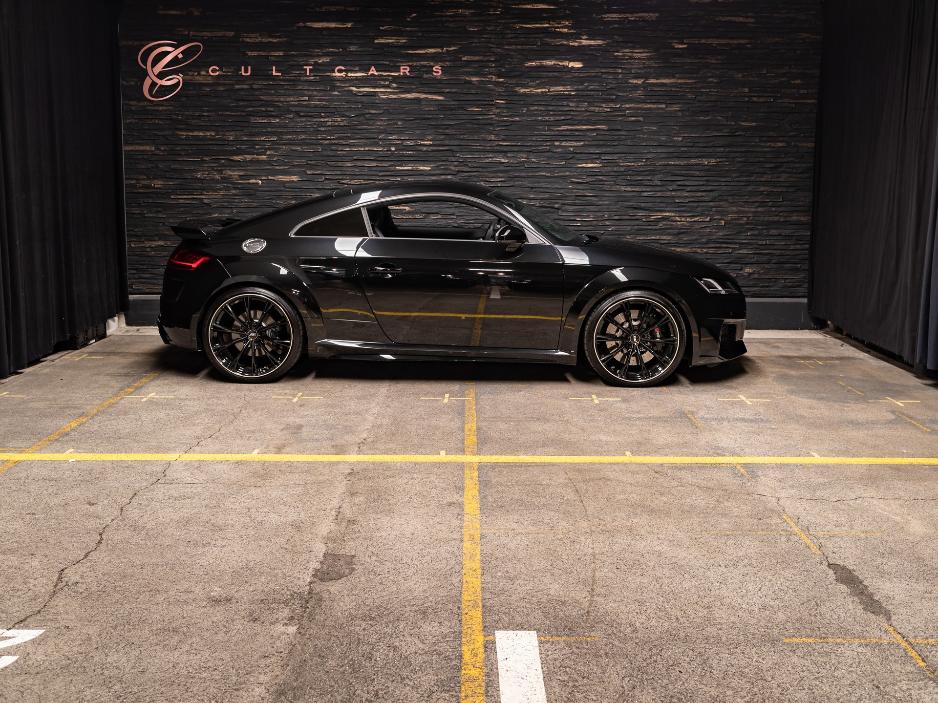 AUDI TT Coupé TT RS quattro S-tronic-image-0