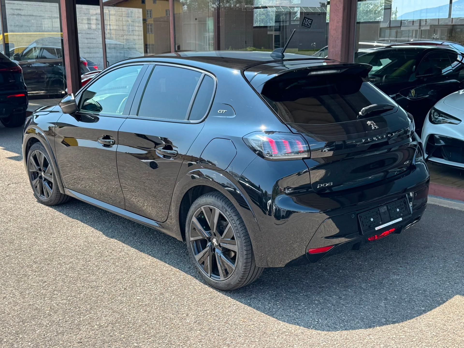 PEUGEOT 208 1.2 PureTech GT EAT8-image-3