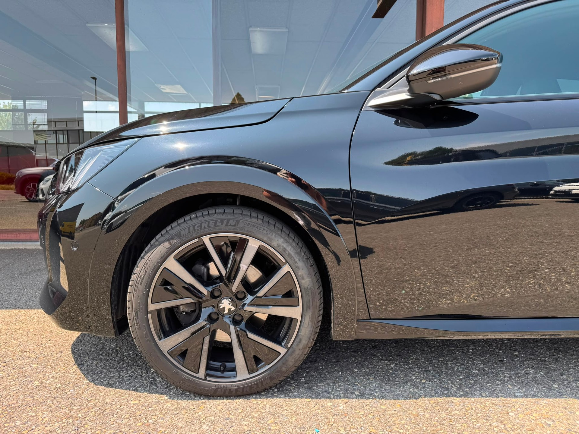 PEUGEOT 208 1.2 PureTech GT EAT8-image-5