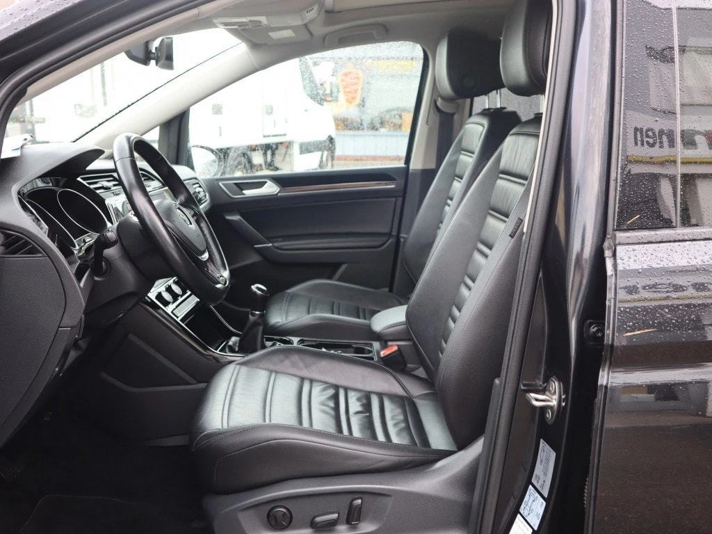 VW Touran 2.0 TDI BlueMotion Technology Highline ** Voll-Leder ** G.Navi mit RF-Kamera ** Ab MFK **-image-10