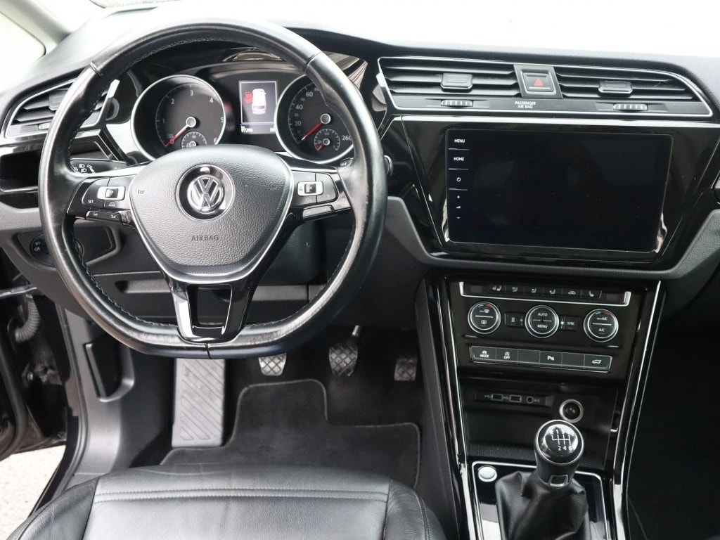 VW Touran 2.0 TDI BlueMotion Technology Highline ** Voll-Leder ** G.Navi mit RF-Kamera ** Ab MFK **-image-9