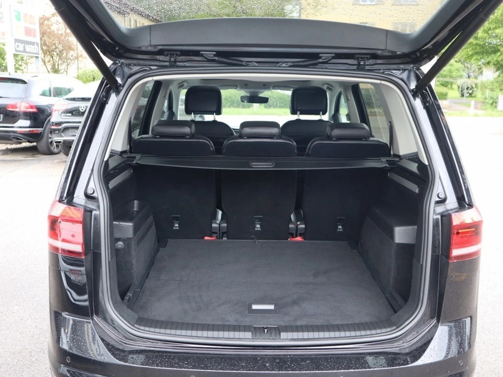 VW Touran 2.0 TDI BlueMotion Technology Highline ** Voll-Leder ** G.Navi mit RF-Kamera ** Ab MFK **-image-6