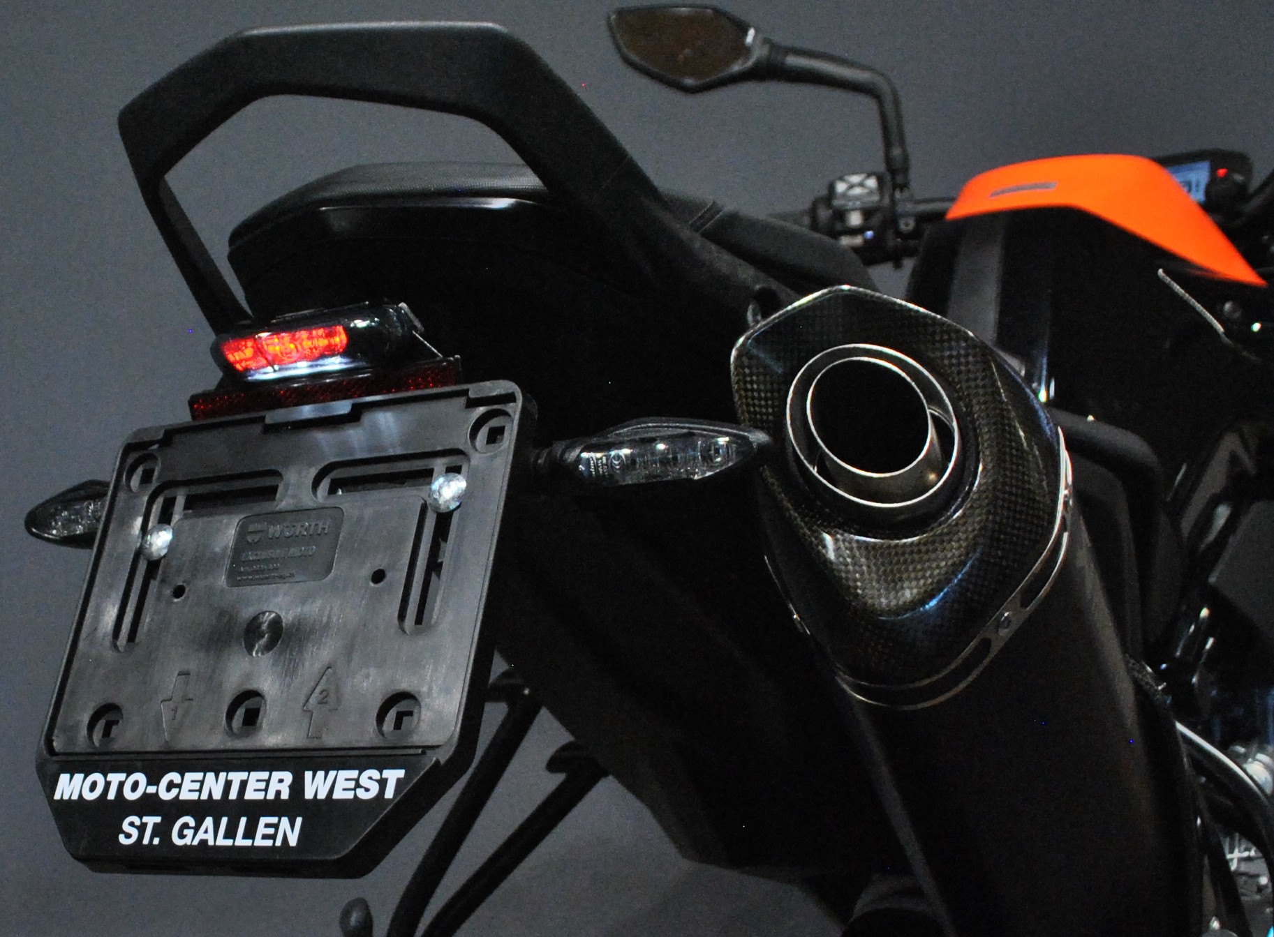 KTM 890 Duke-image-9