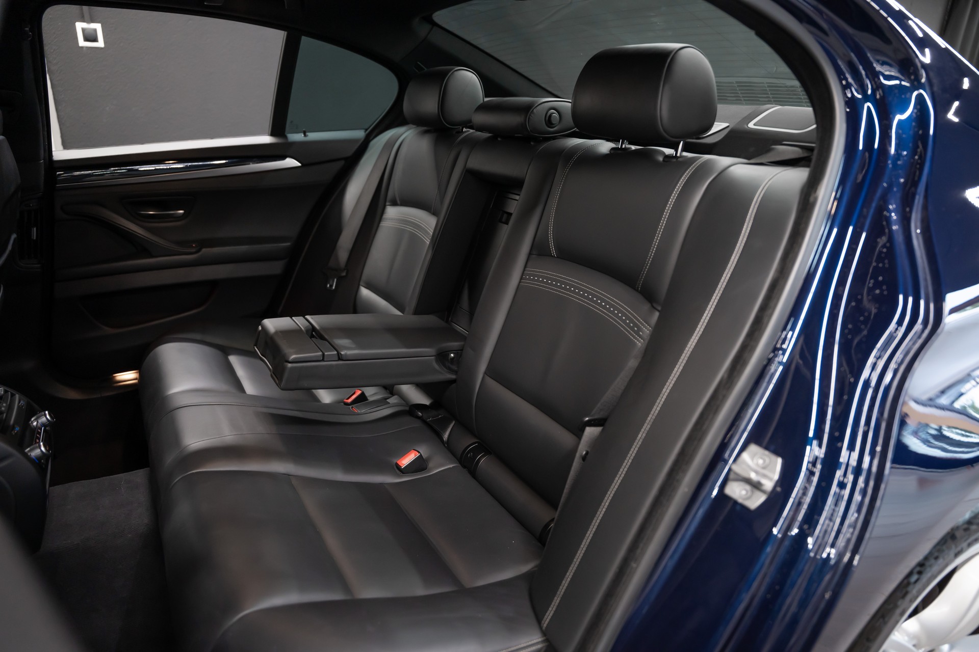 BMW M550d xDrive Steptronic / CH Auto / BMW Service History / Mega Ausstattung / harmankardon / Head Up / Softclose / 8 Räder uvm...-image-11