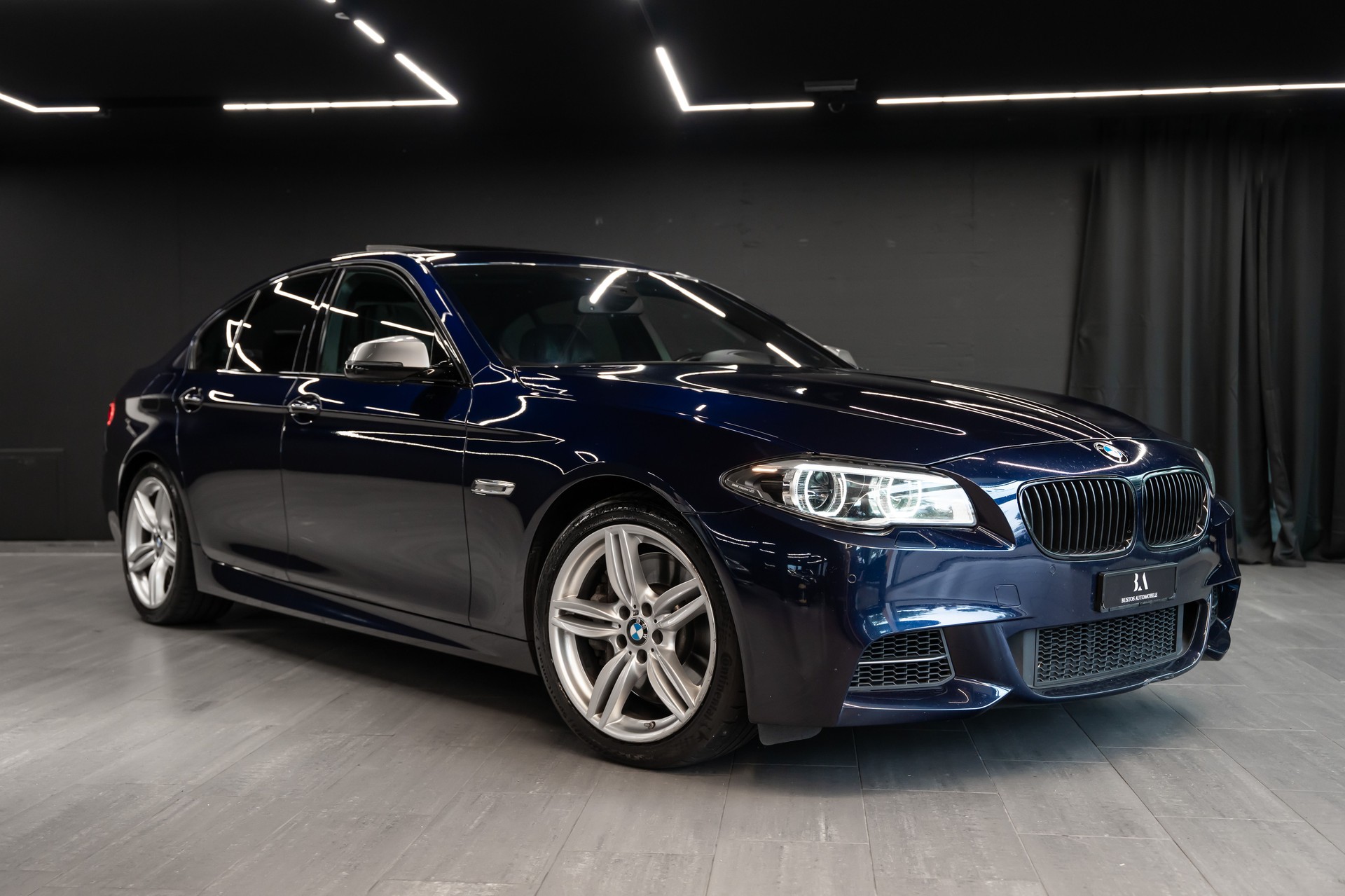 BMW M550d xDrive Steptronic / CH Auto / BMW Service History / Mega Ausstattung / harmankardon / Head Up / Softclose / 8 Räder uvm...-image-0