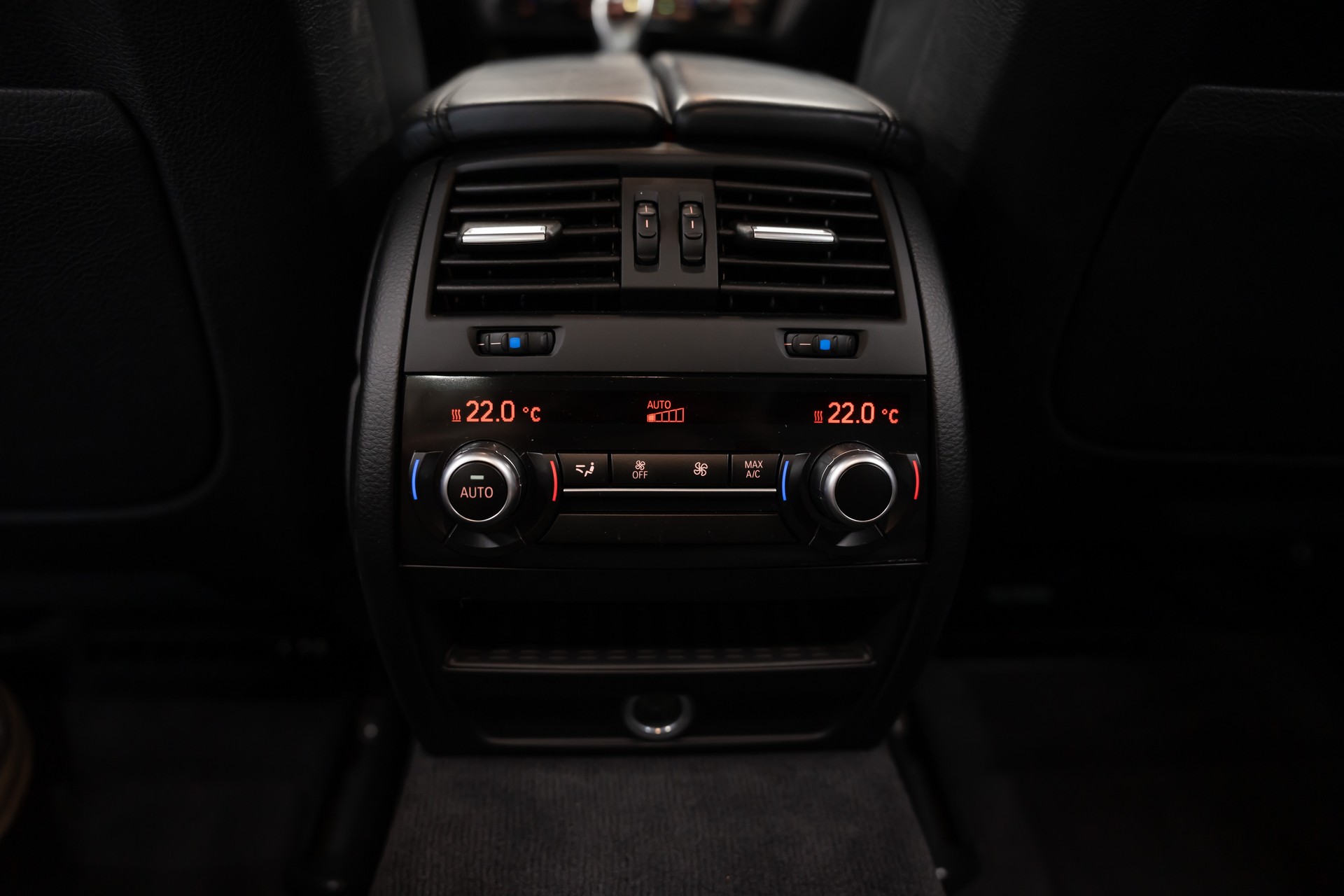 BMW M550d xDrive Steptronic / CH Auto / BMW Service History / Mega Ausstattung / harmankardon / Head Up / Softclose / 8 Räder uvm...-image-12