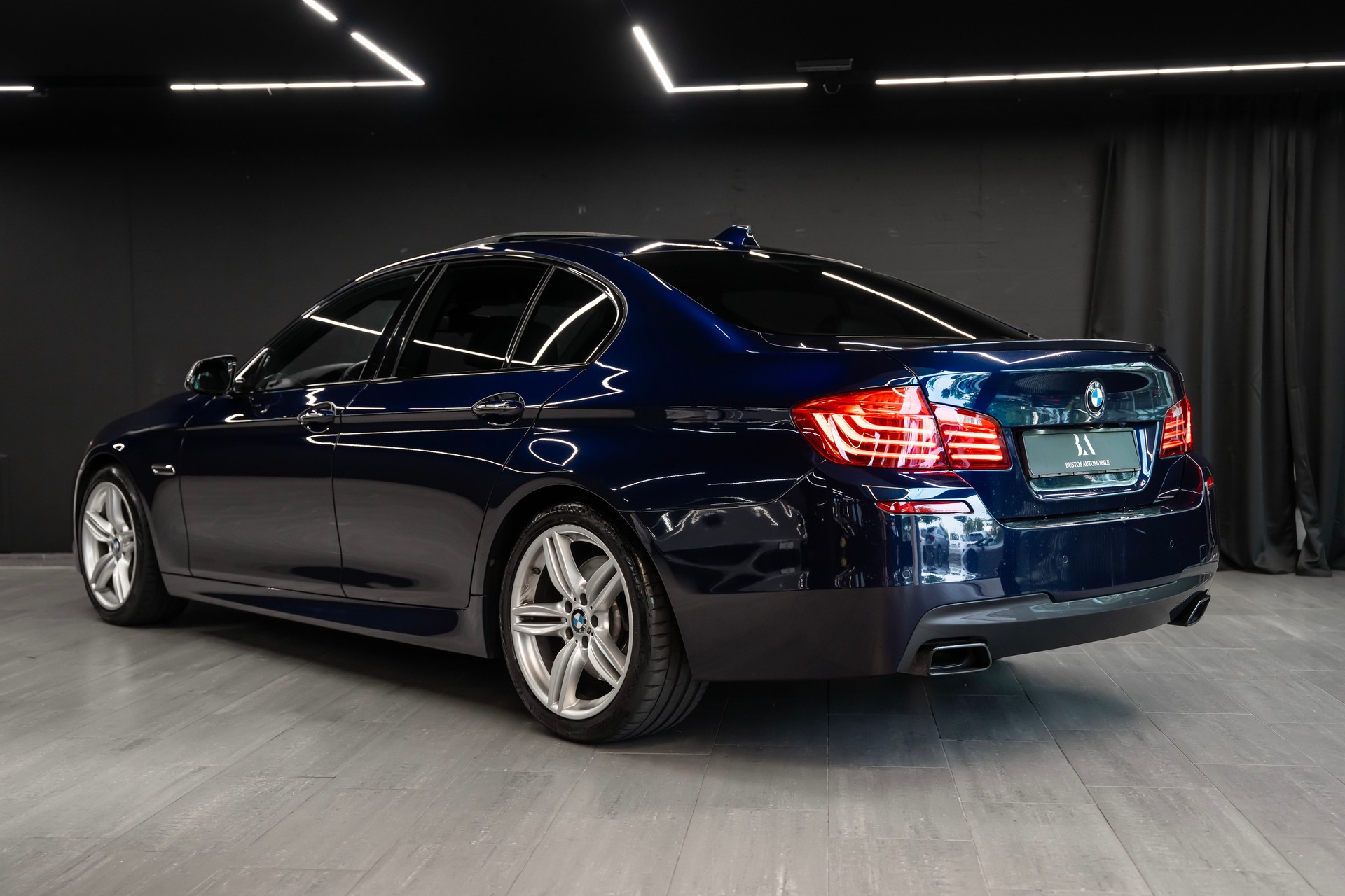 BMW M550d xDrive Steptronic / CH Auto / BMW Service History / Mega Ausstattung / harmankardon / Head Up / Softclose / 8 Räder uvm...-image-8