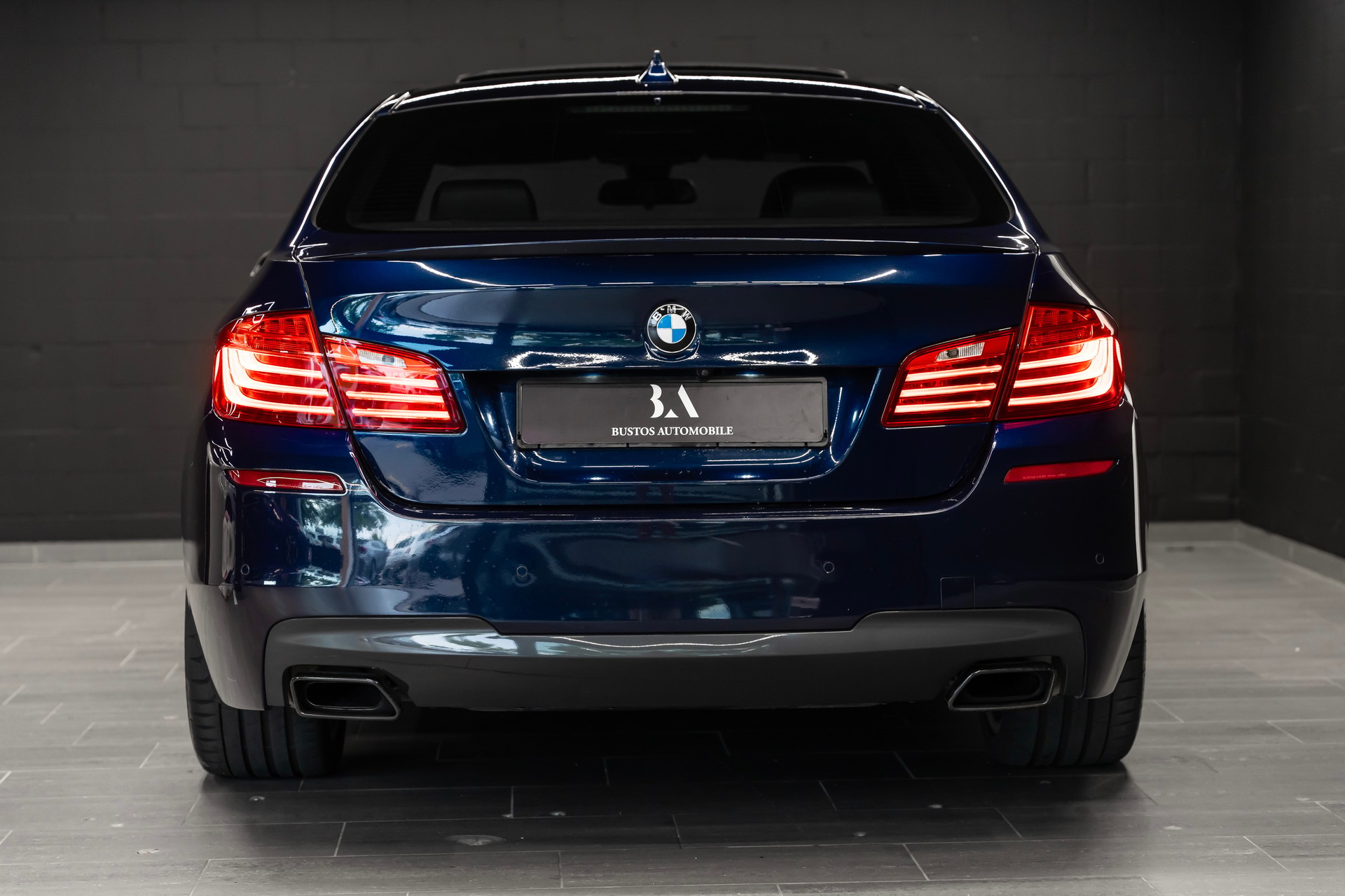BMW M550d xDrive Steptronic / CH Auto / BMW Service History / Mega Ausstattung / harmankardon / Head Up / Softclose / 8 Räder uvm...-image-7